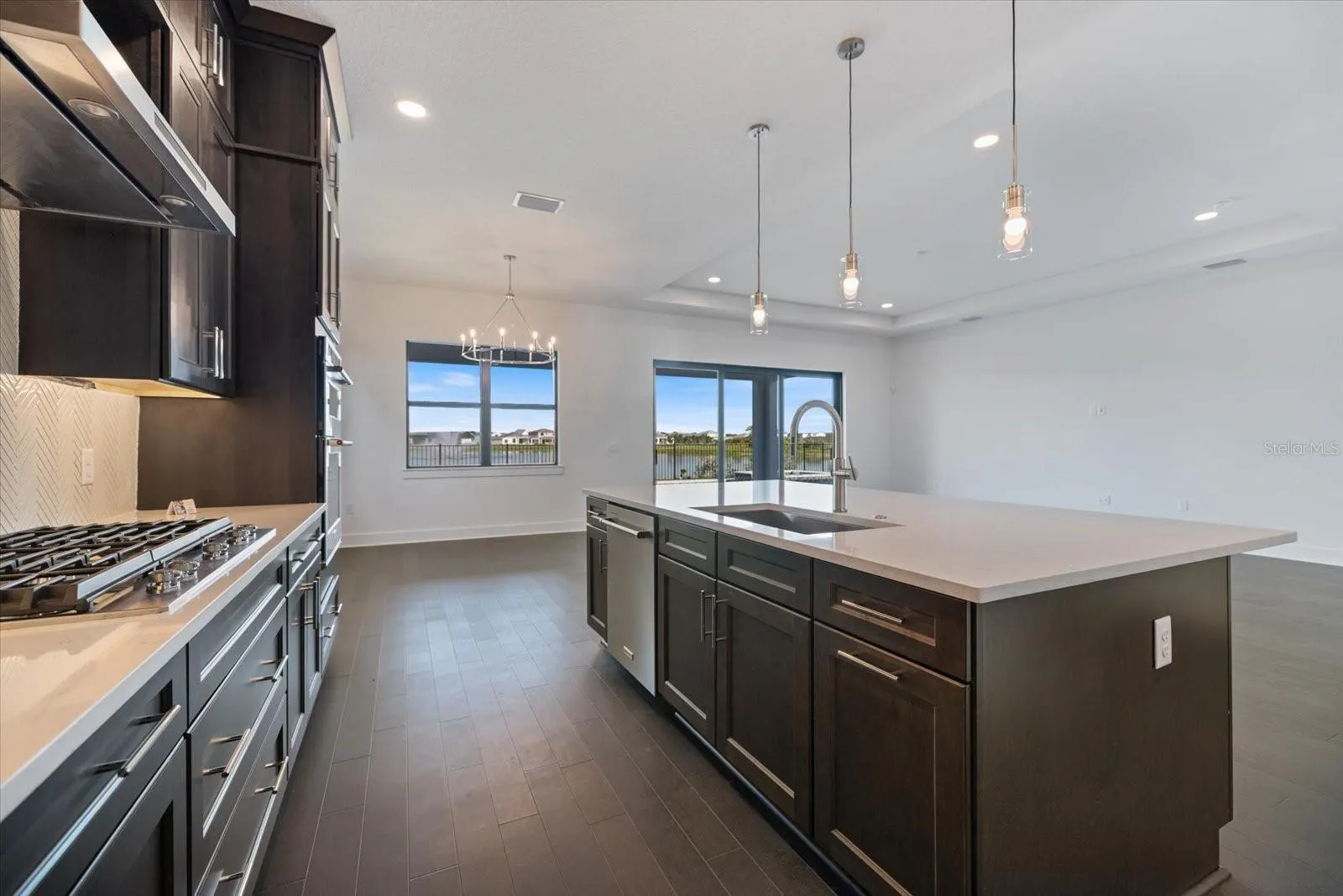 2609 WATERFRONT CIR
