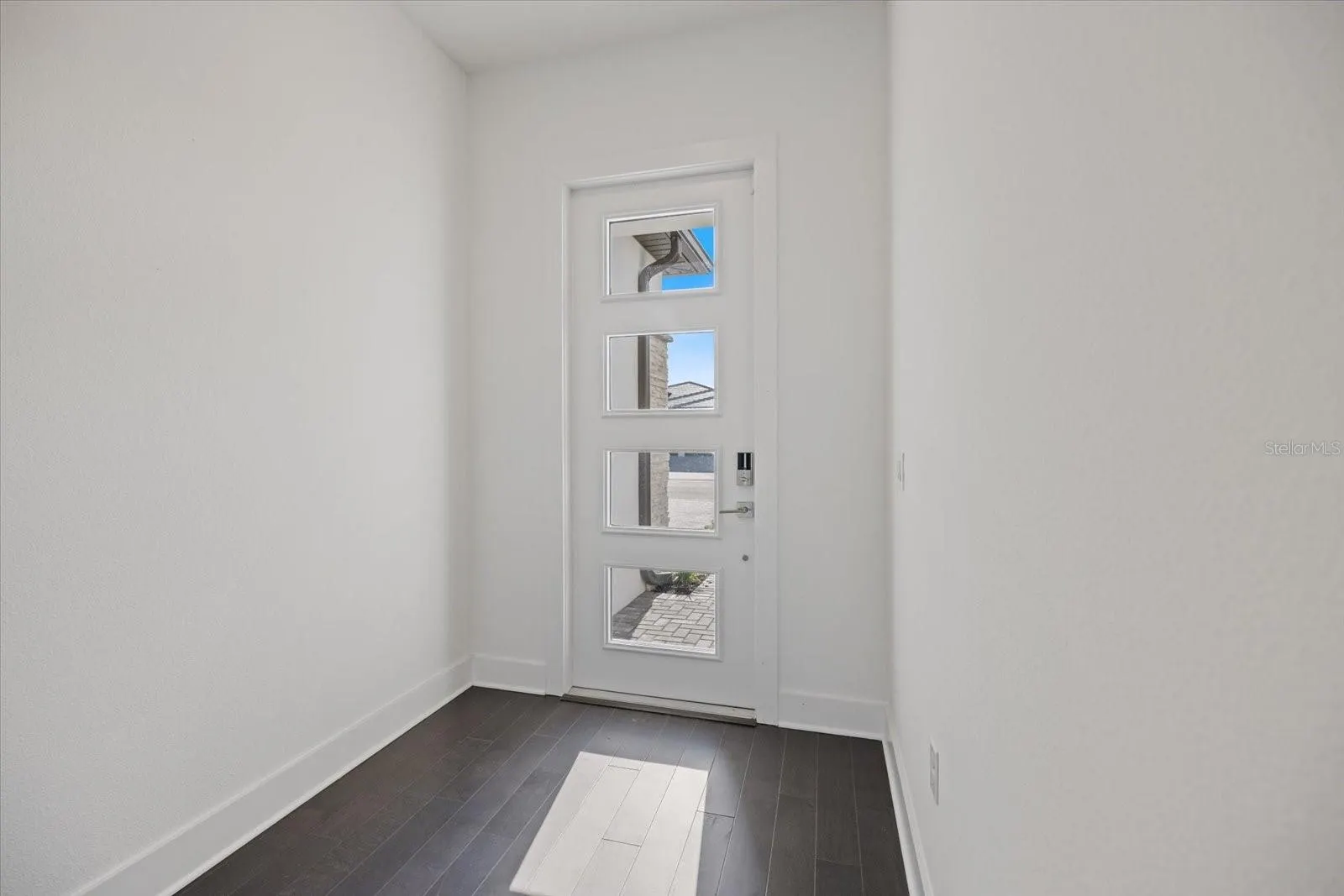 2609 WATERFRONT CIR