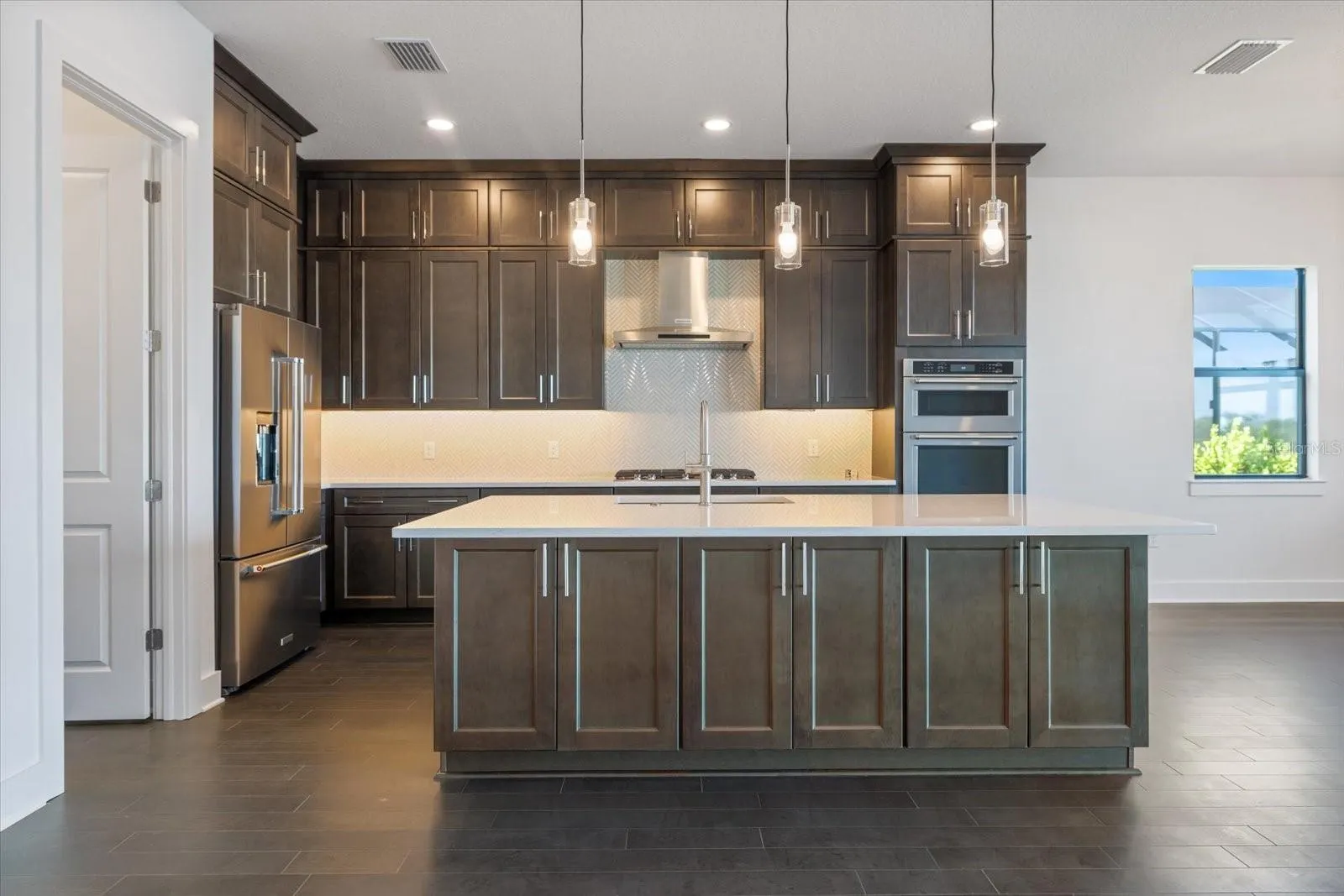 2609 WATERFRONT CIR