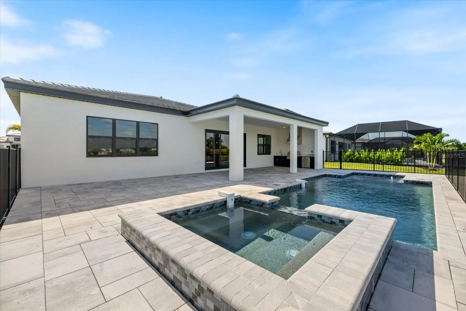 2609 WATERFRONT CIR