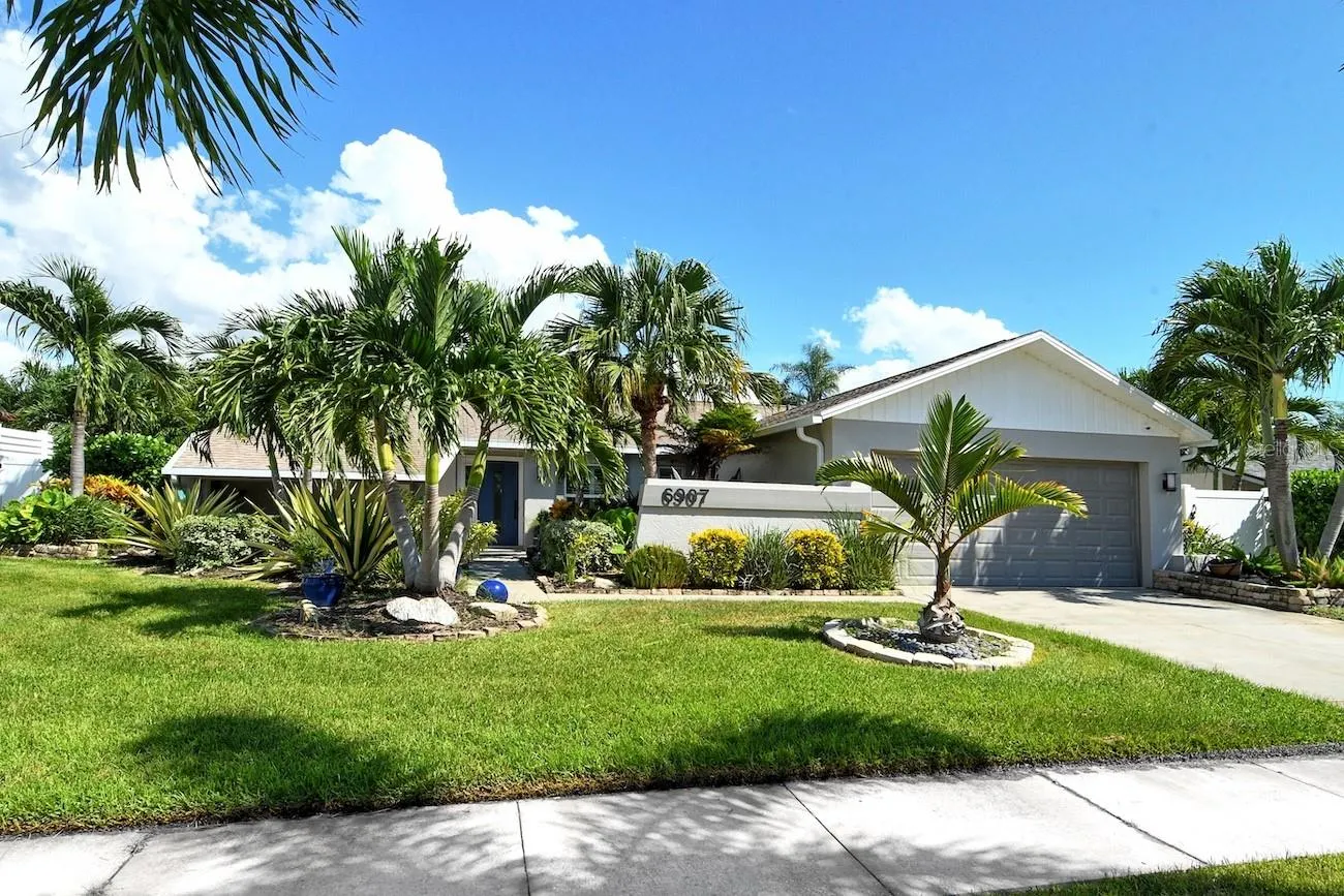 6907 EASTON CT