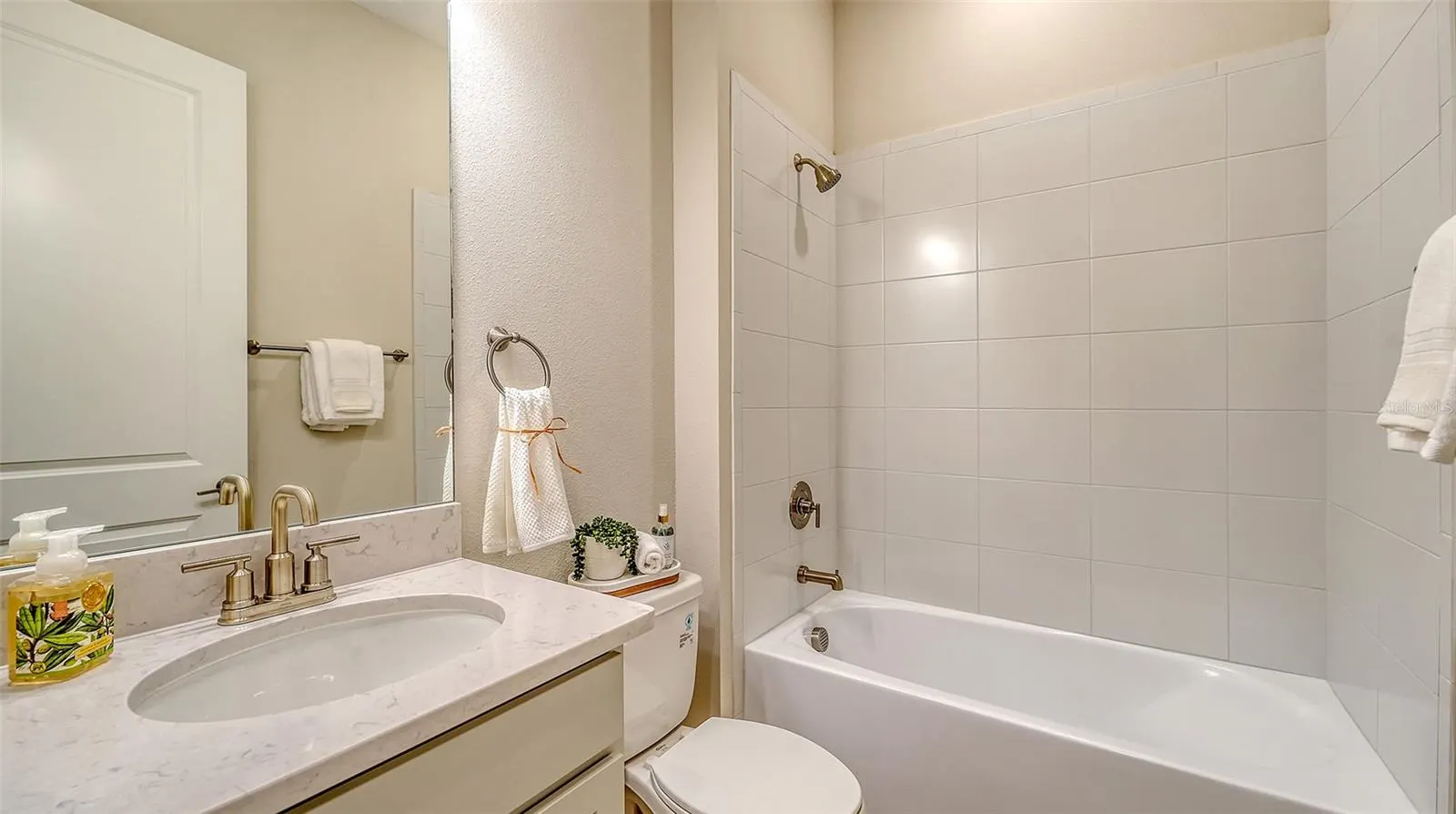 16423 ISOLA PL