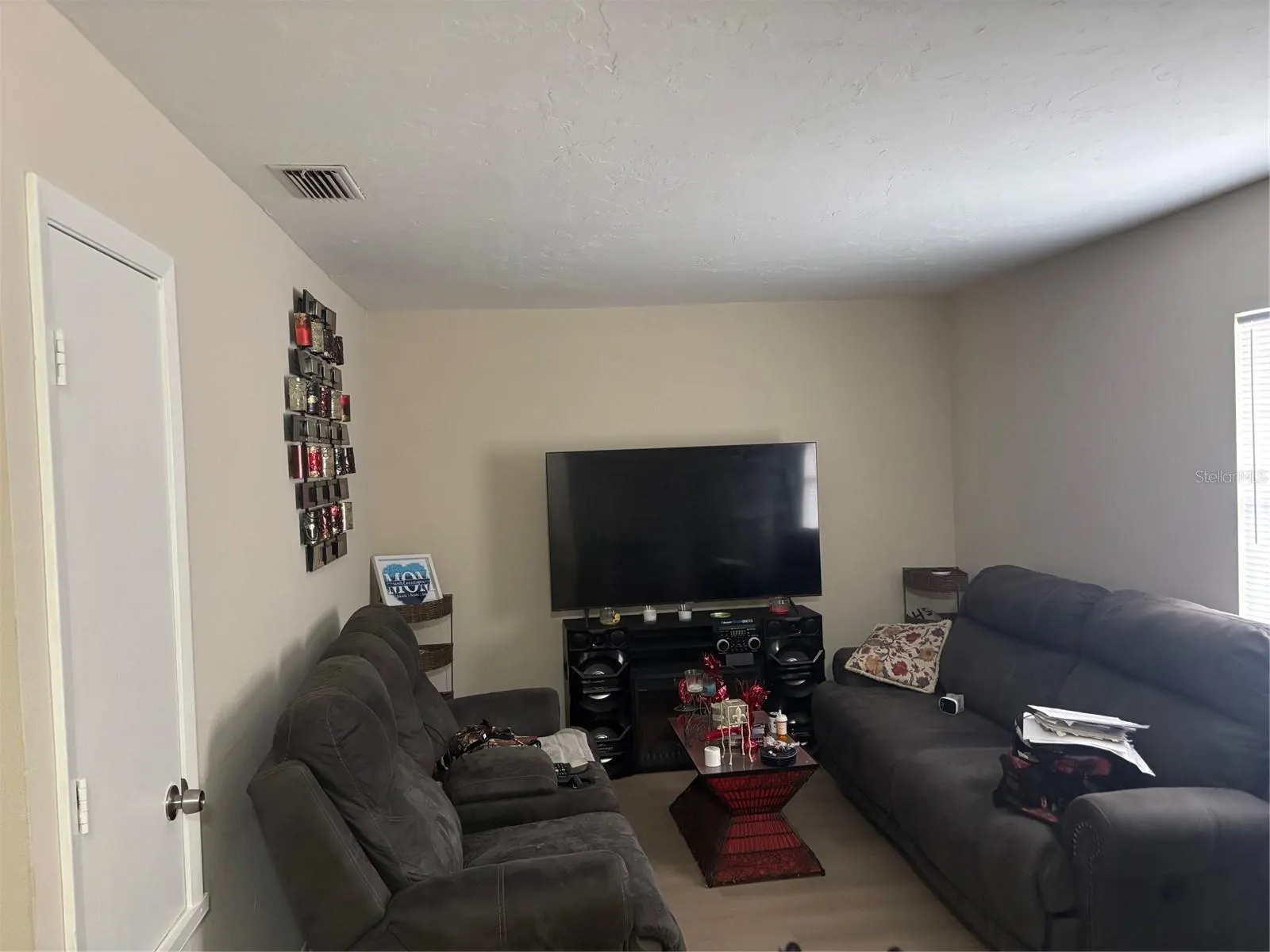 2381 LEON AVE
