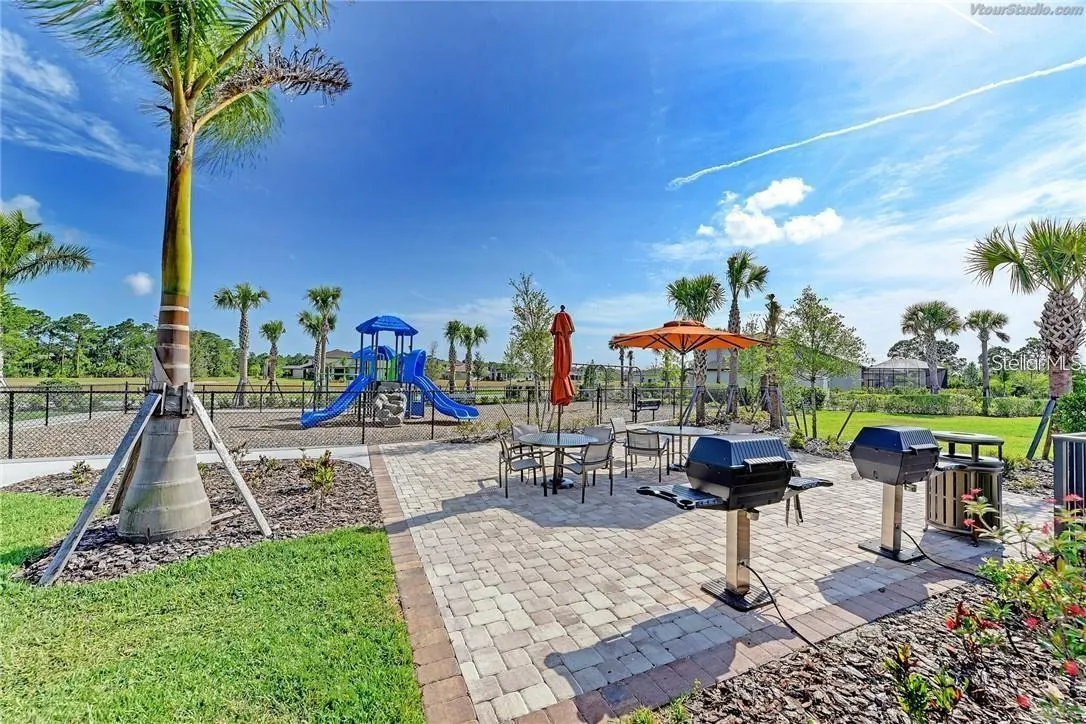 1907 BOTTLEBRUSH WAY