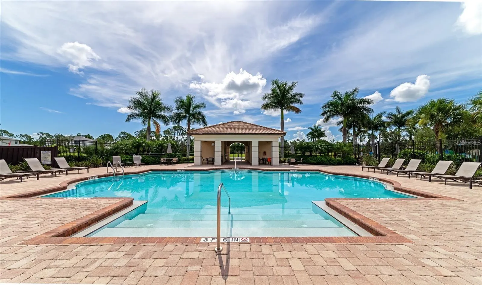 1907 BOTTLEBRUSH WAY