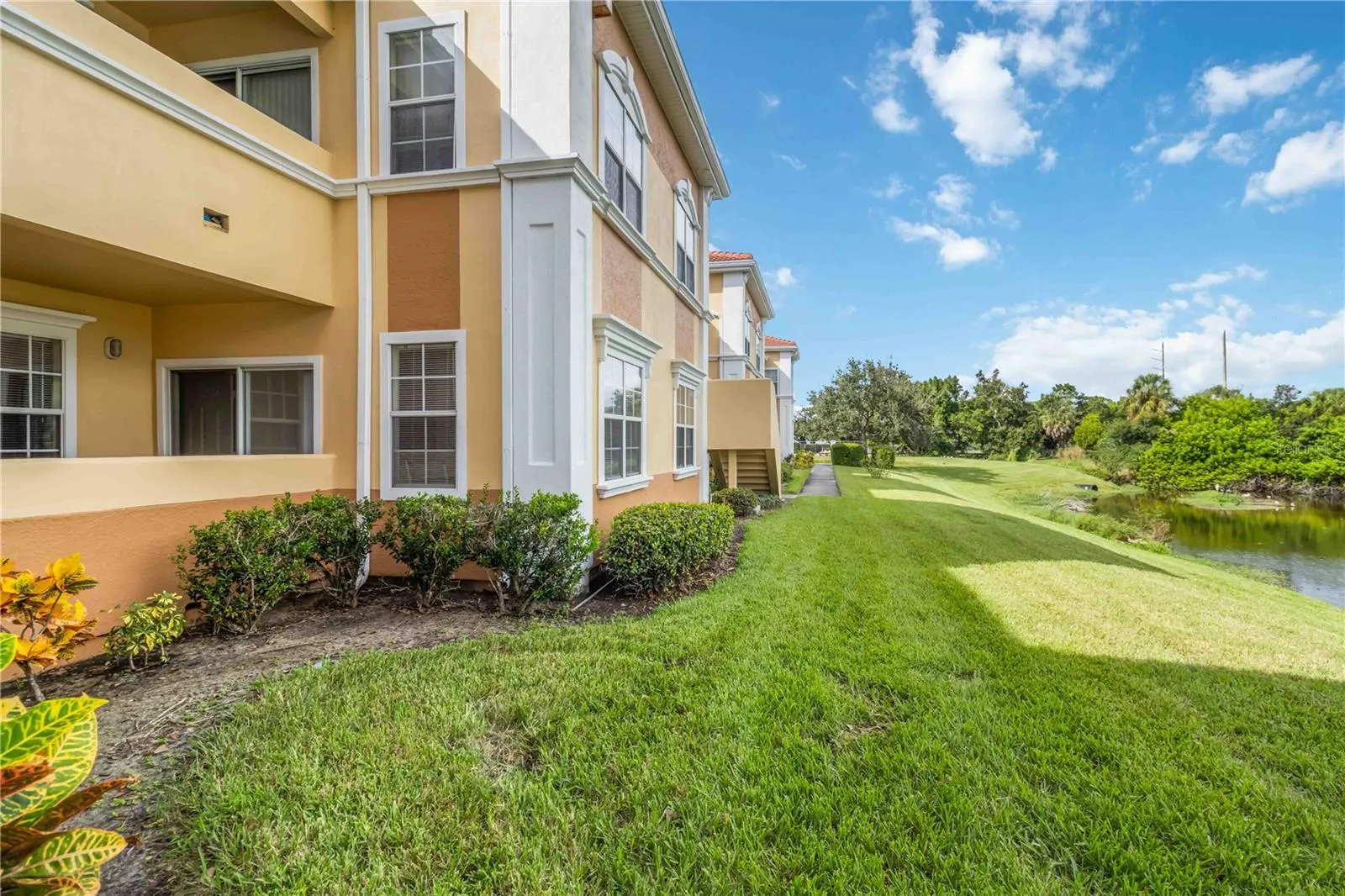1050 VILLAGIO CIR #107, #107