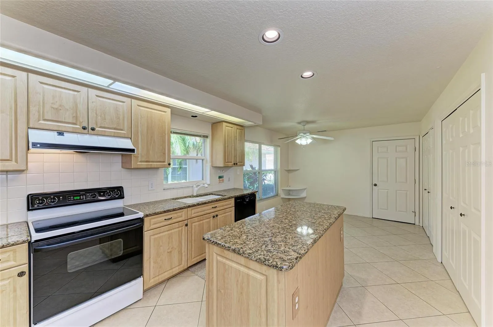 6647 OAKBROOKE CIR