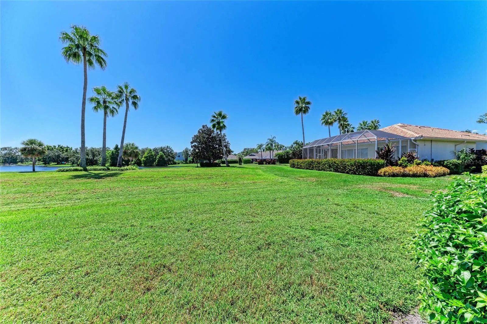 6647 OAKBROOKE CIR