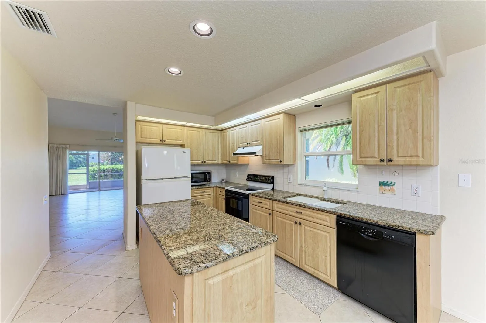 6647 OAKBROOKE CIR