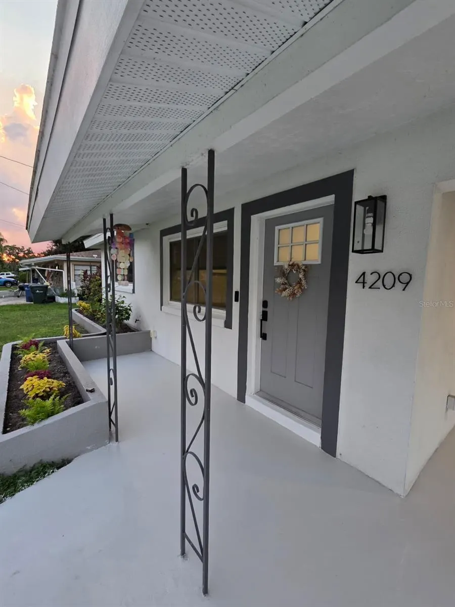 4209 LARKIN ST