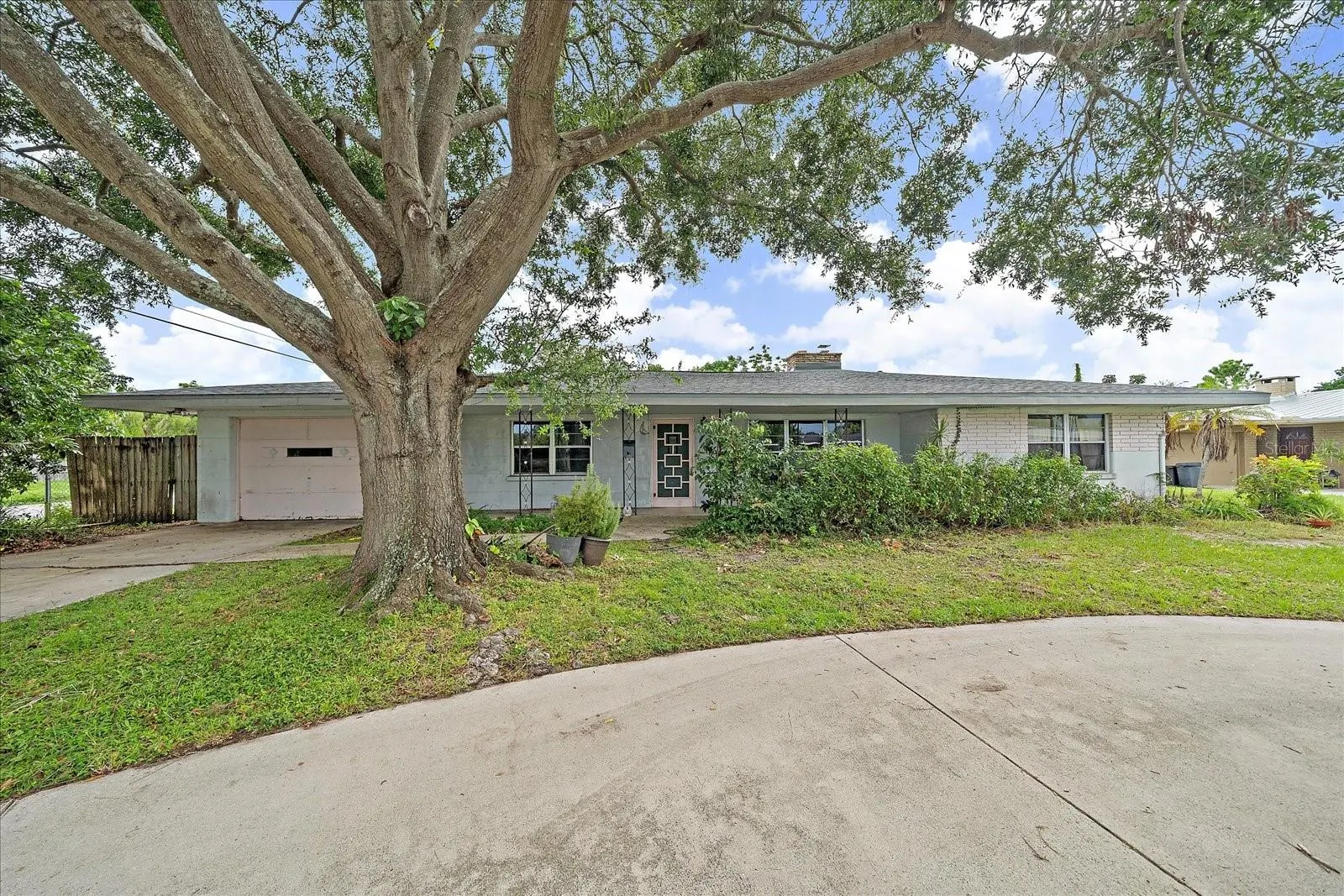 2340 VALENCIA DR