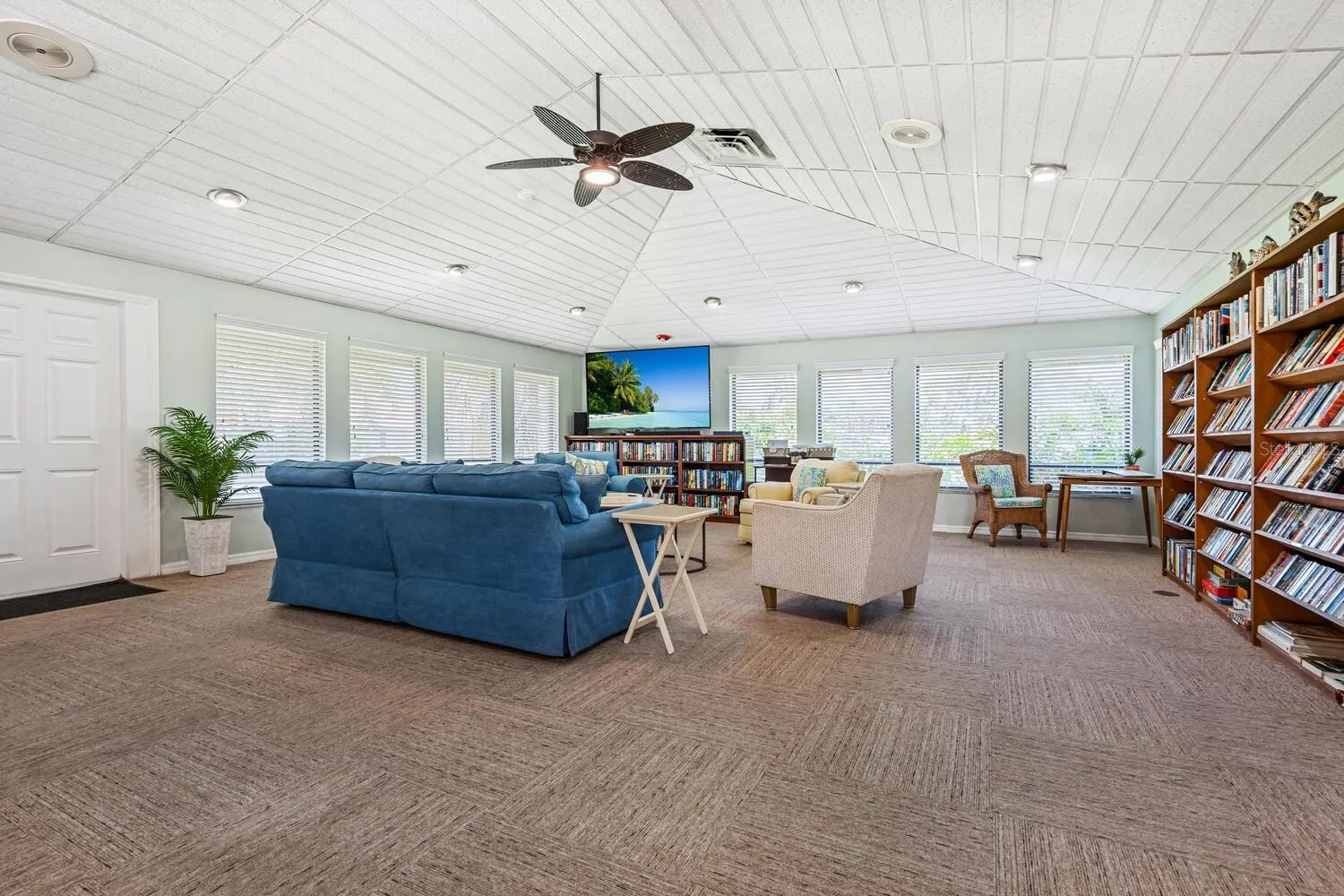 4033 WILSHIRE CIR E #139, #139