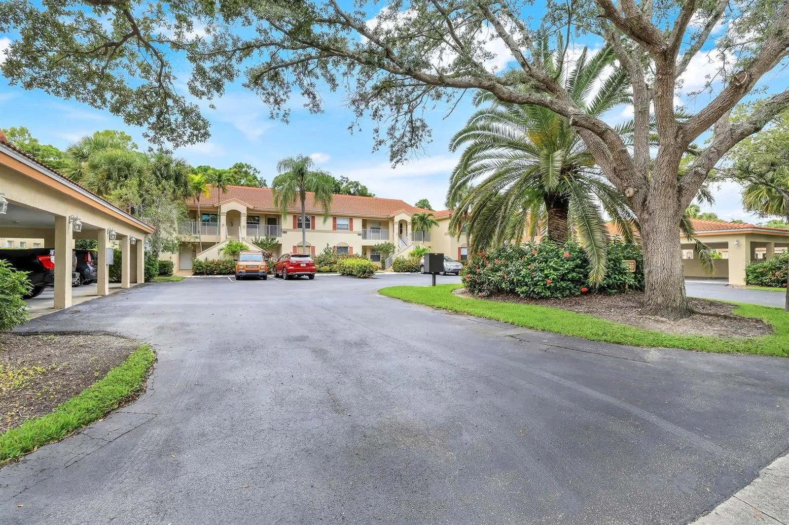 6635 HUNTINGTON LAKES CIR #202 #202
