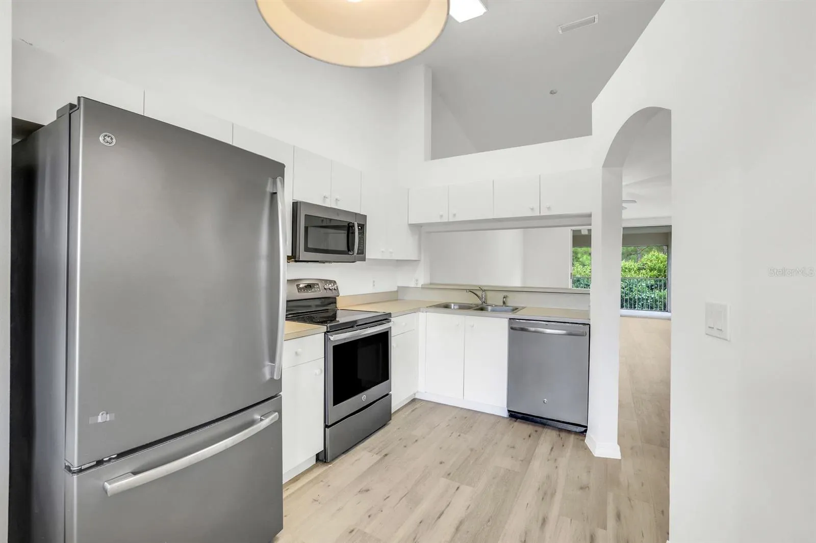 6635 HUNTINGTON LAKES CIR #202 #202