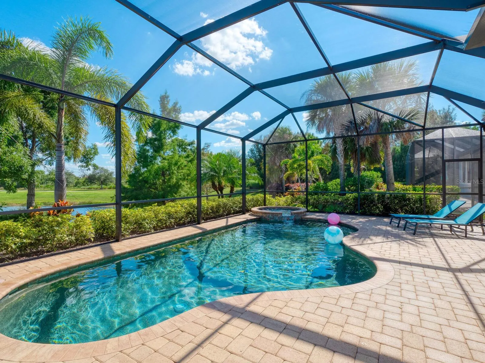 16532 HILLSIDE CIR