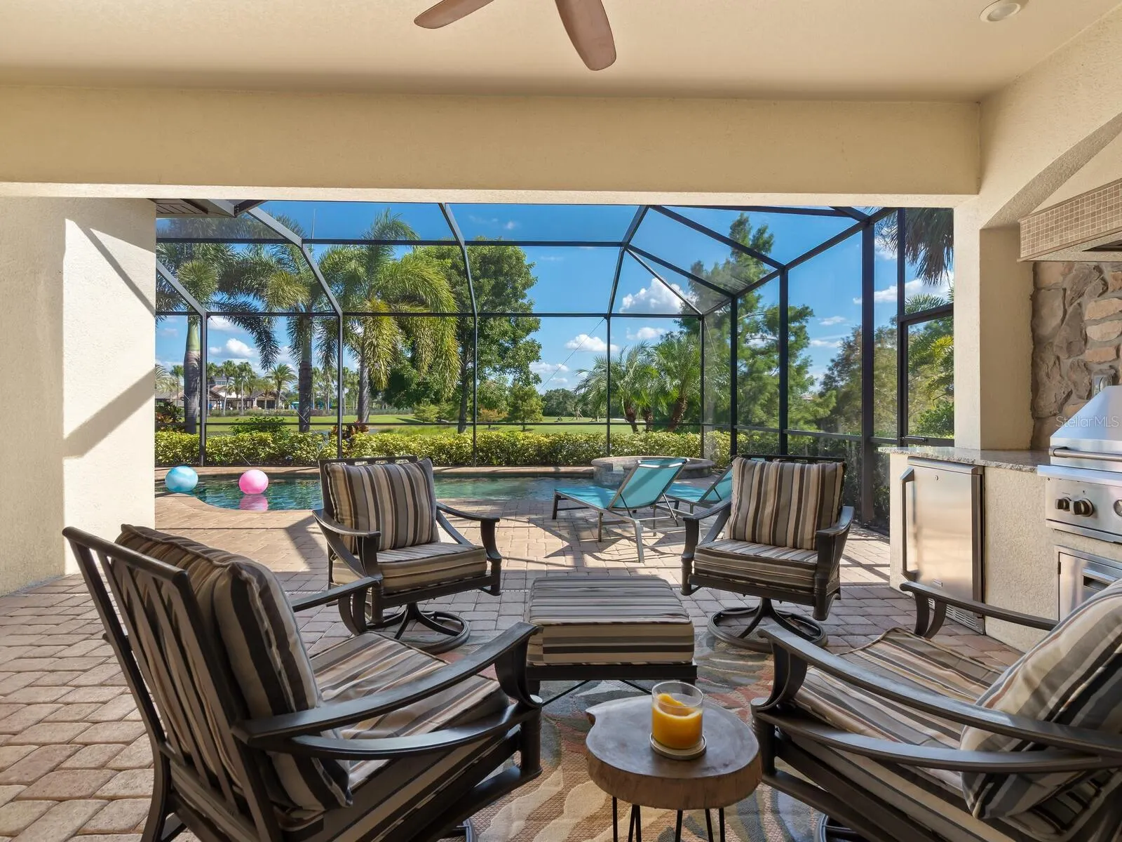 16532 HILLSIDE CIR