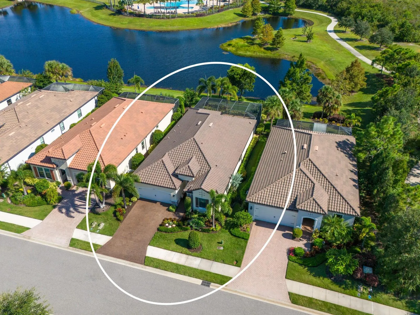 16532 HILLSIDE CIR