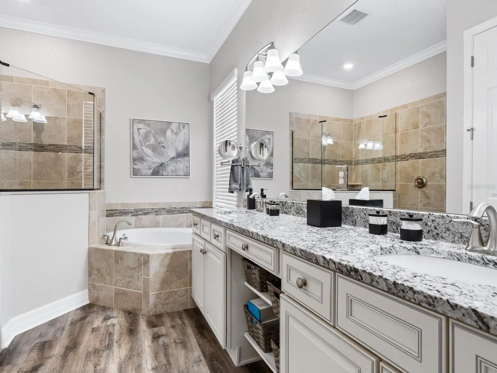16532 HILLSIDE CIR