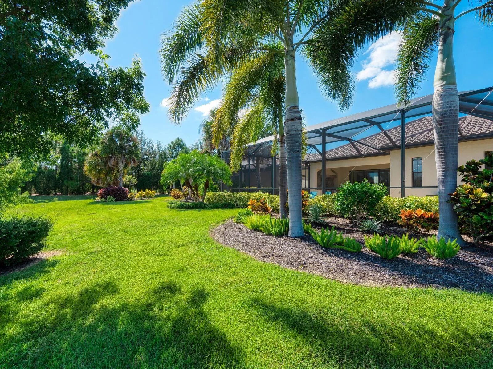 16532 HILLSIDE CIR