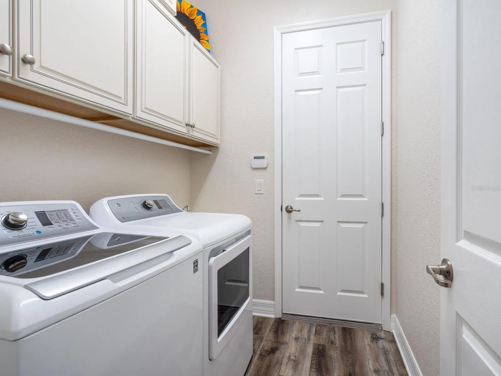16532 HILLSIDE CIR
