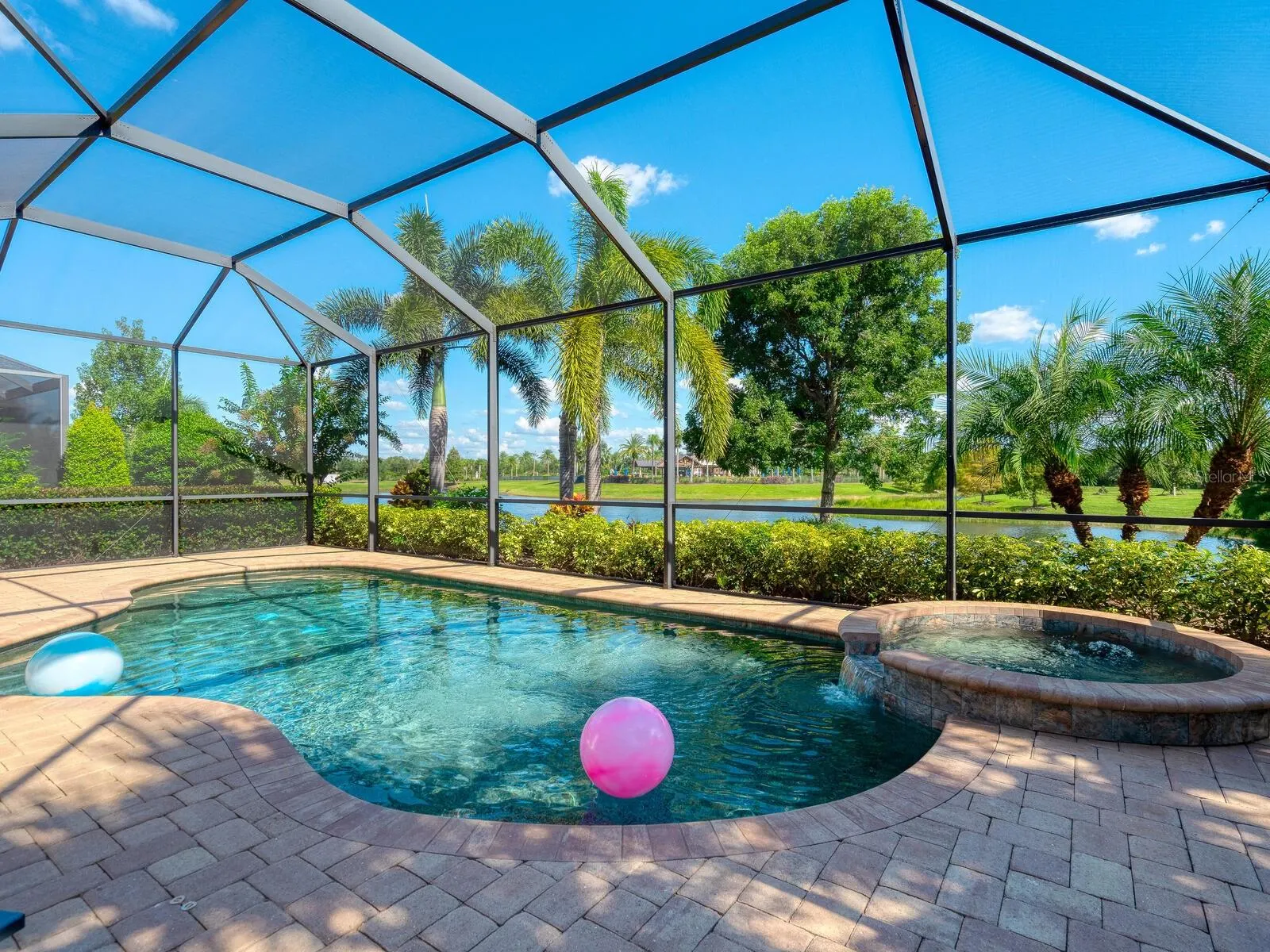 16532 HILLSIDE CIR