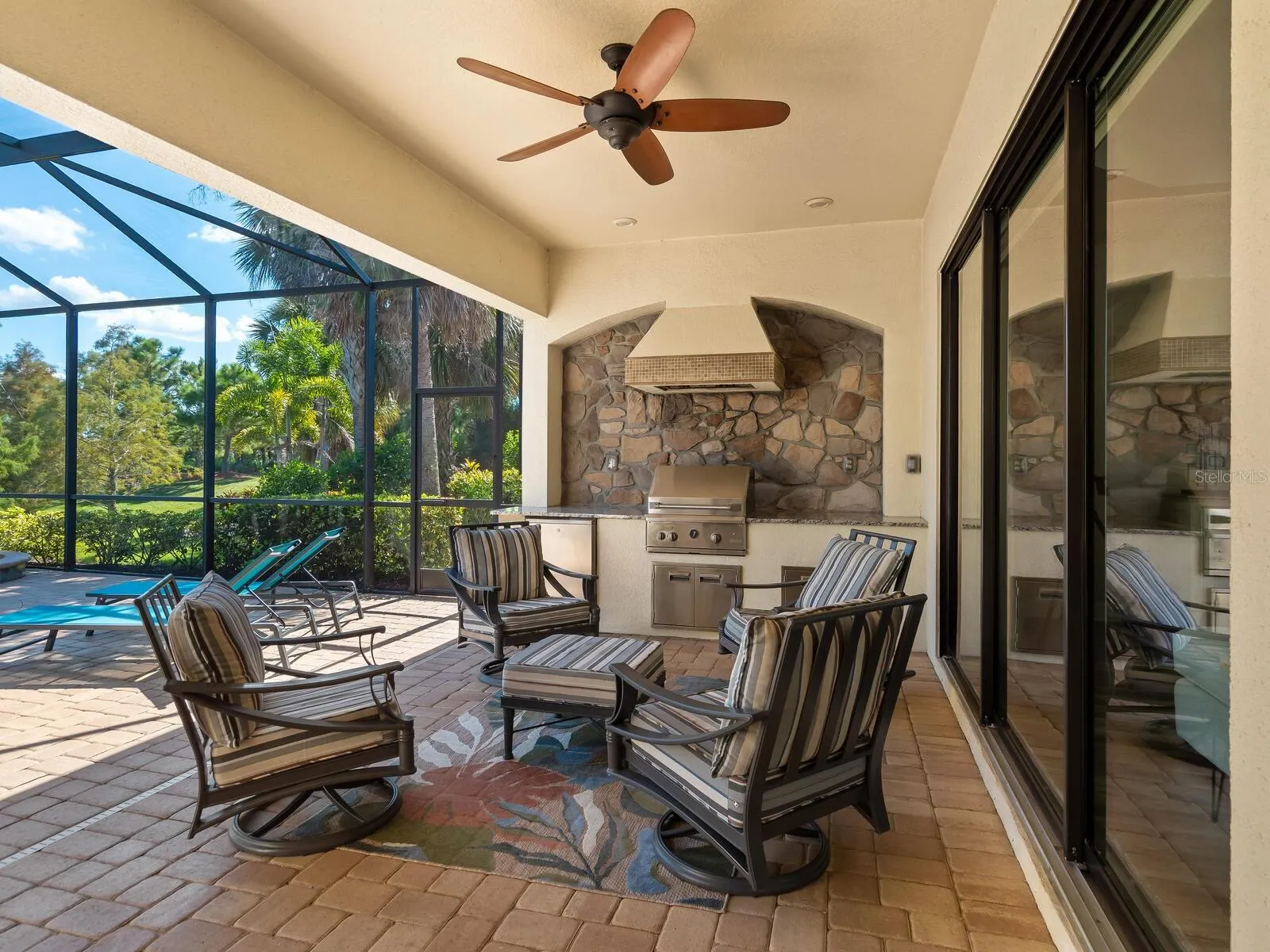 16532 HILLSIDE CIR