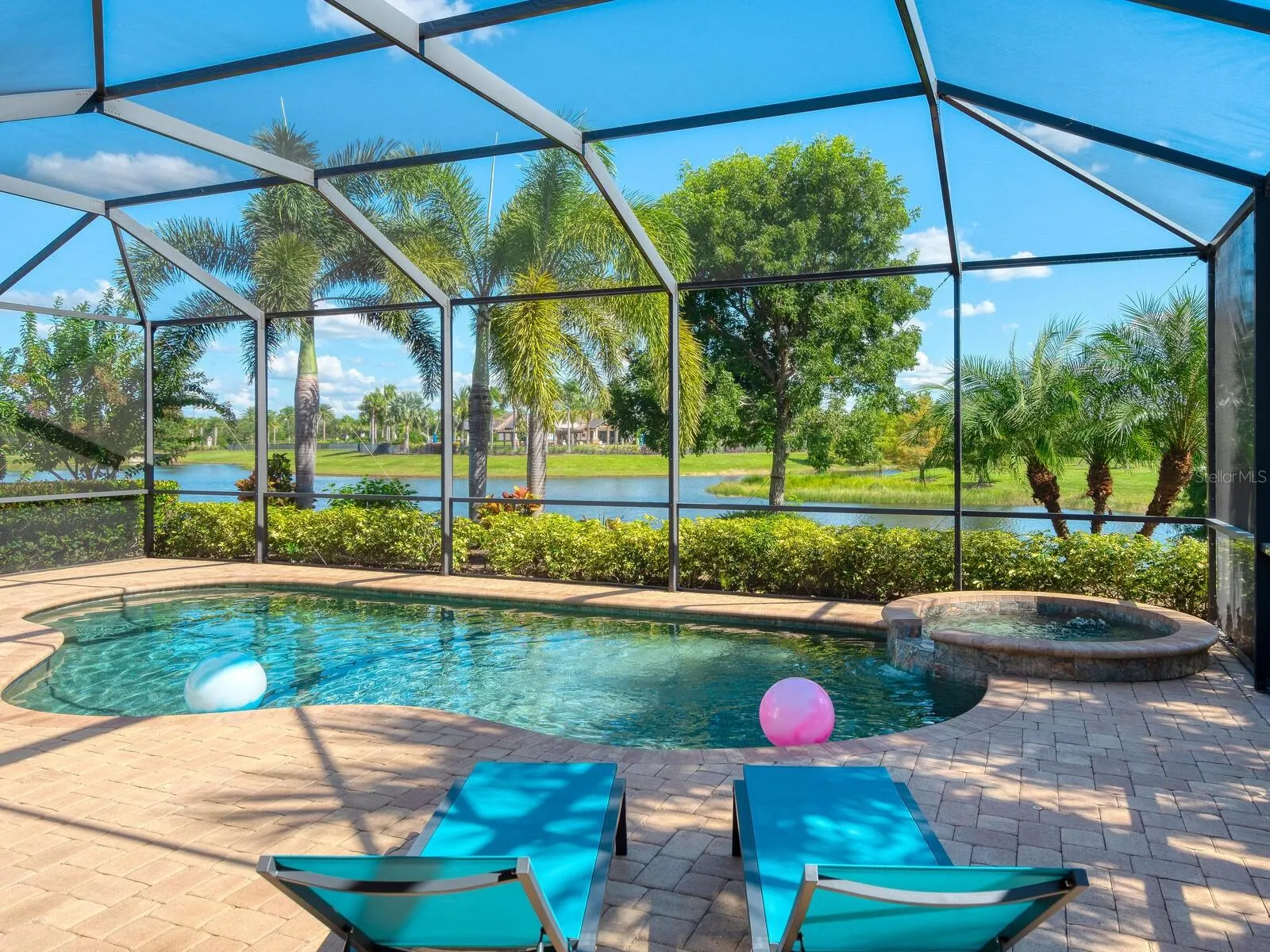 16532 HILLSIDE CIR