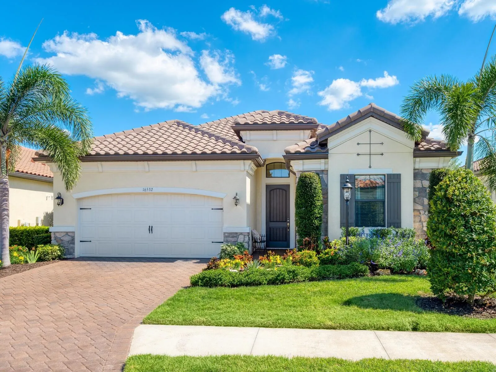 16532 HILLSIDE CIR