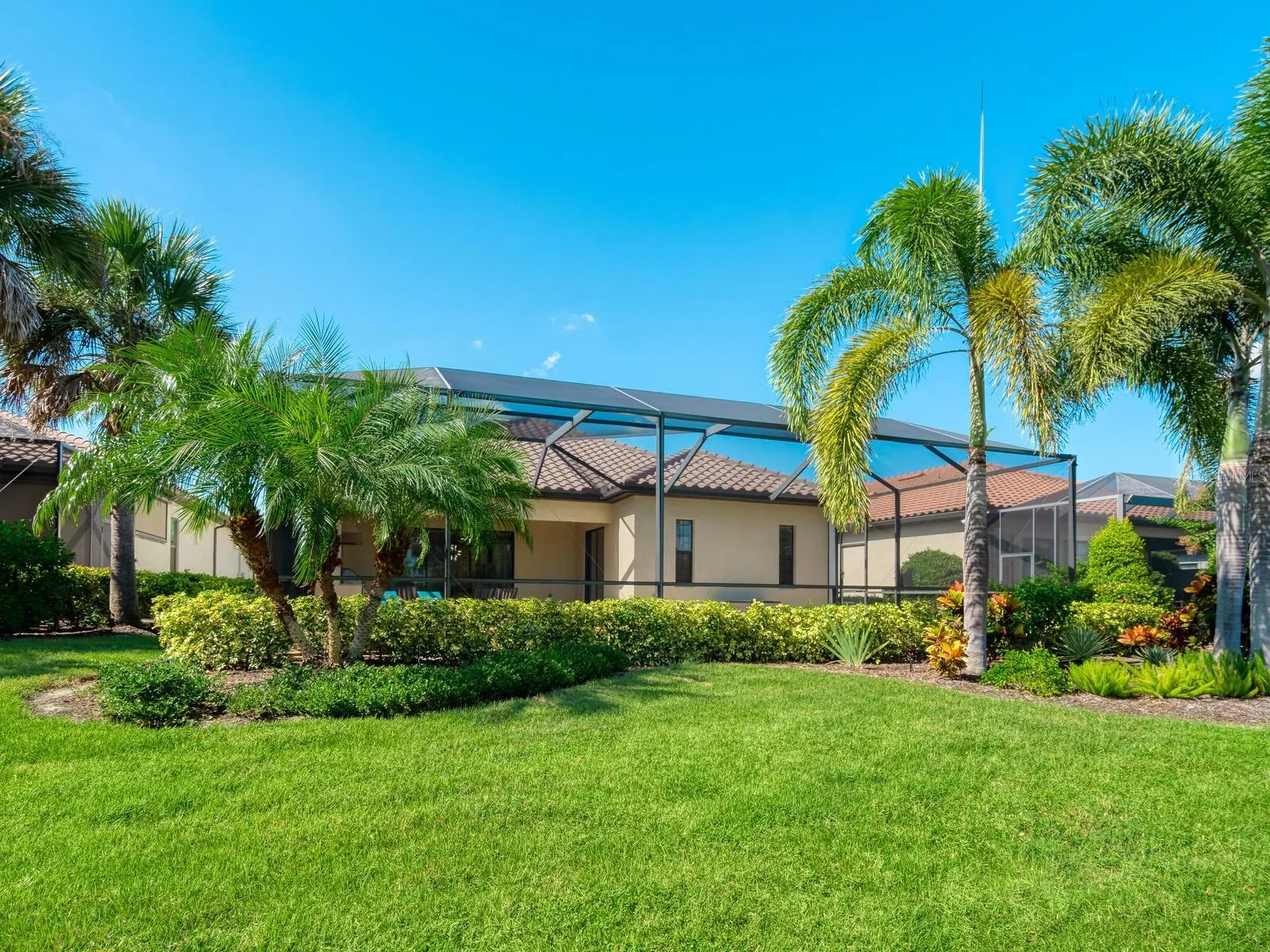 16532 HILLSIDE CIR