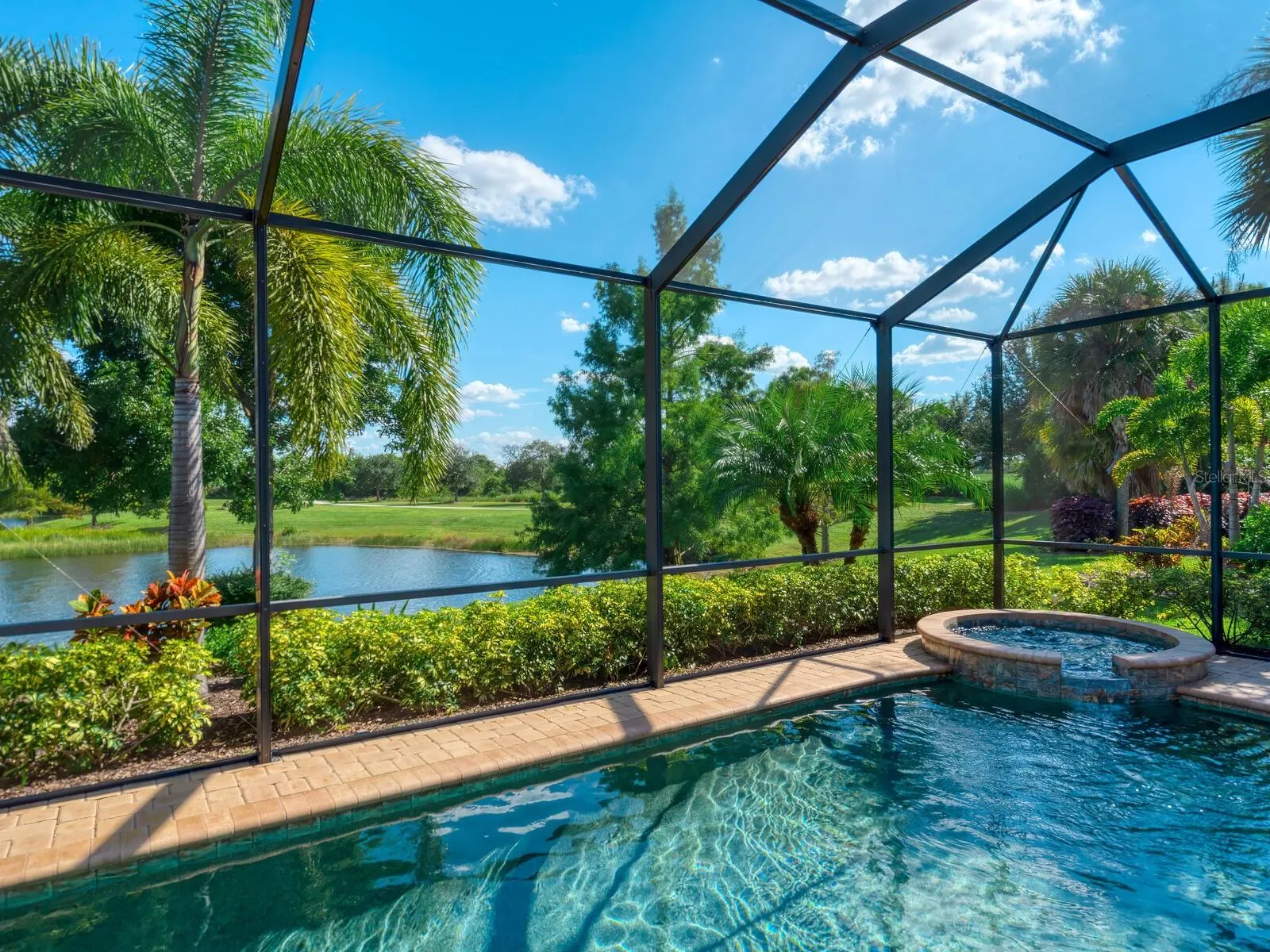 16532 HILLSIDE CIR