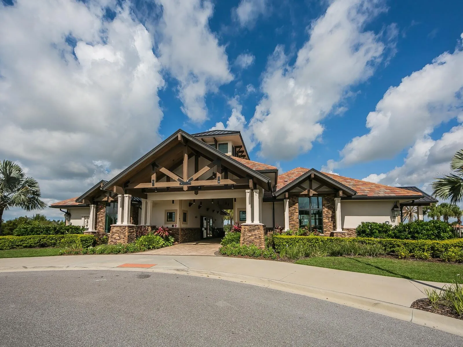 16532 HILLSIDE CIR