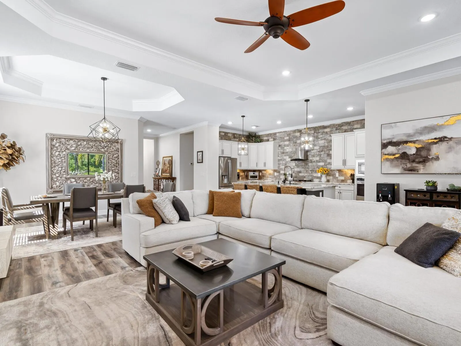 16532 HILLSIDE CIR