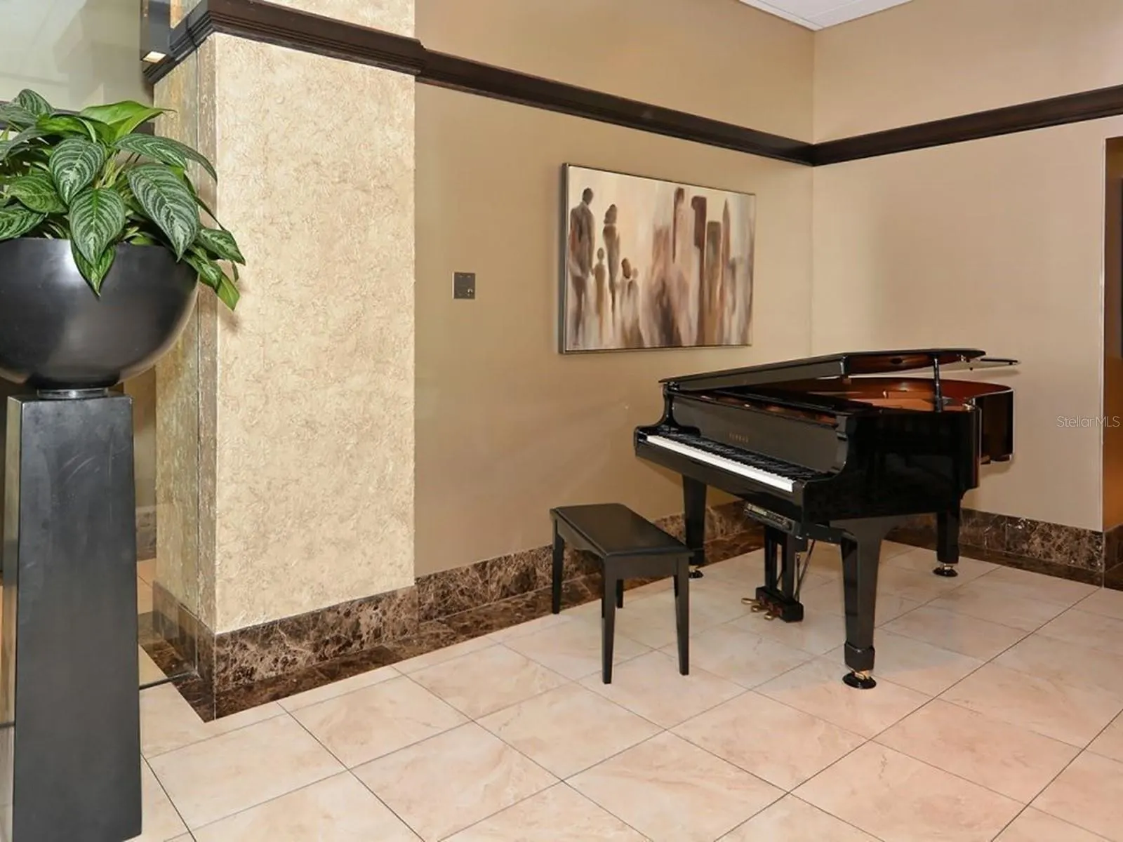 1255 N GULFSTREAM AVE #204, #204