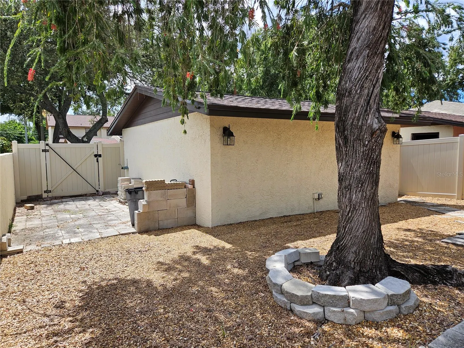 3418 W SAINT CONRAD ST