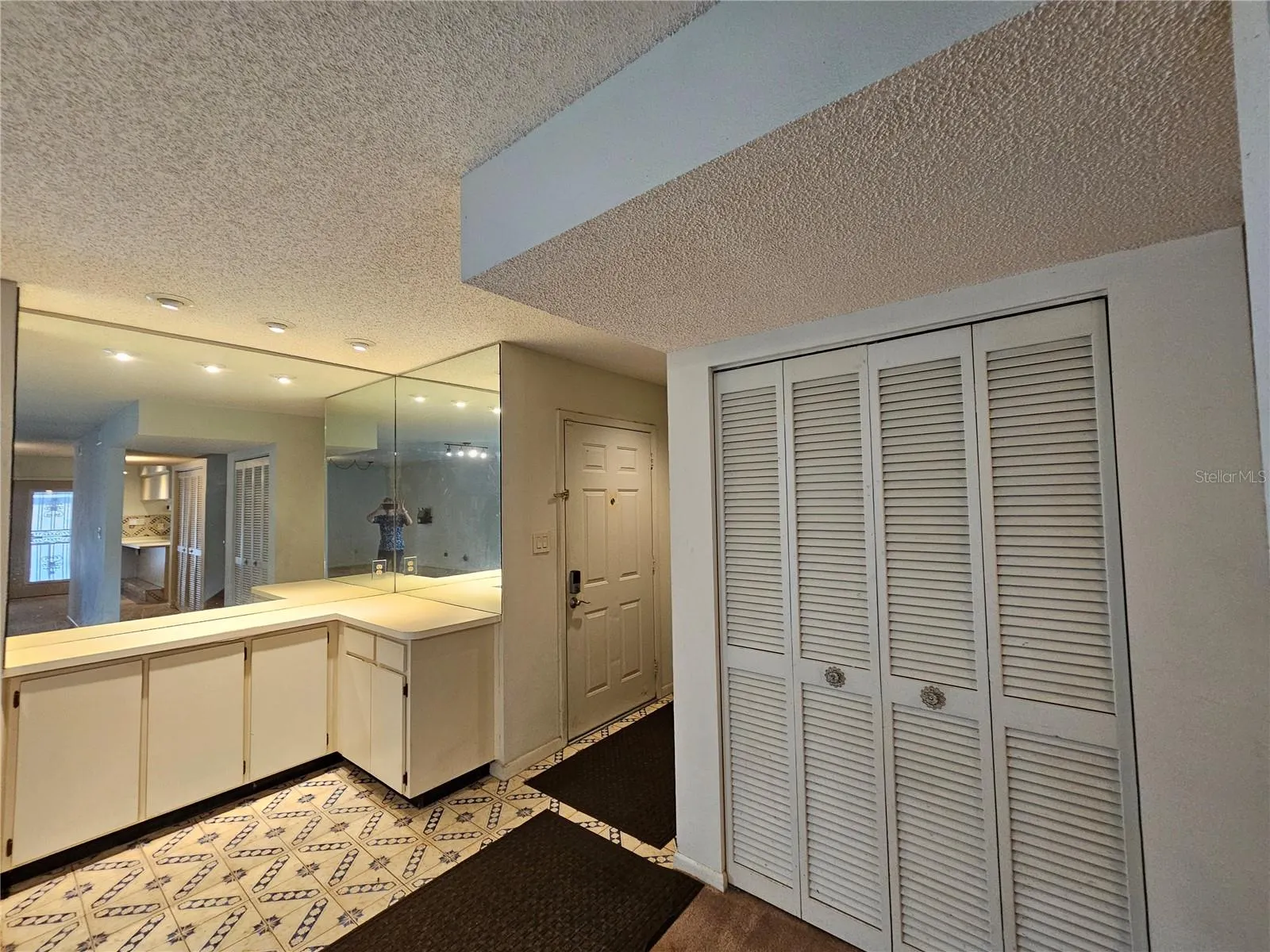 3418 W SAINT CONRAD ST
