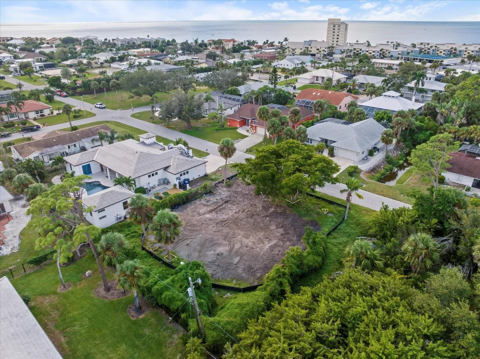 621 HIBISCUS DR