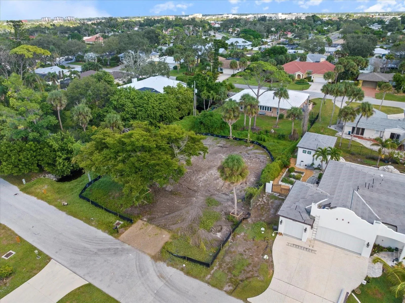 621 HIBISCUS DR