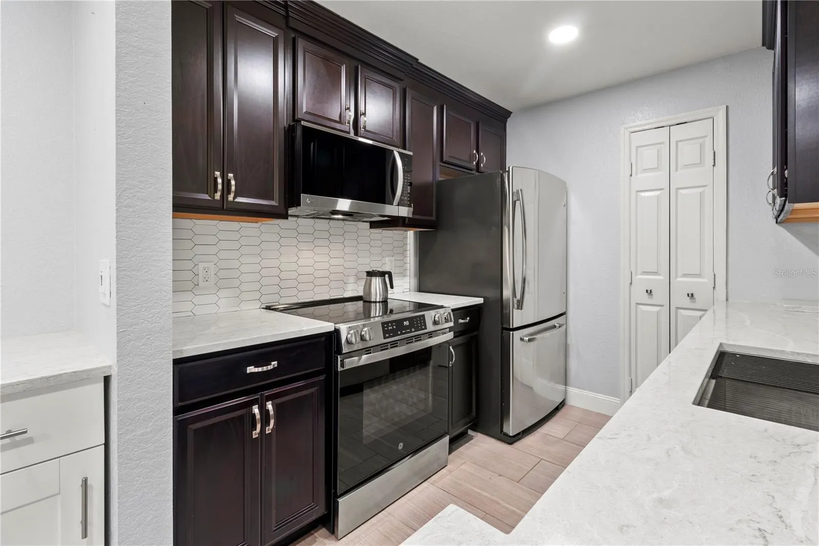 8911 MANOR LOOP #204, #204