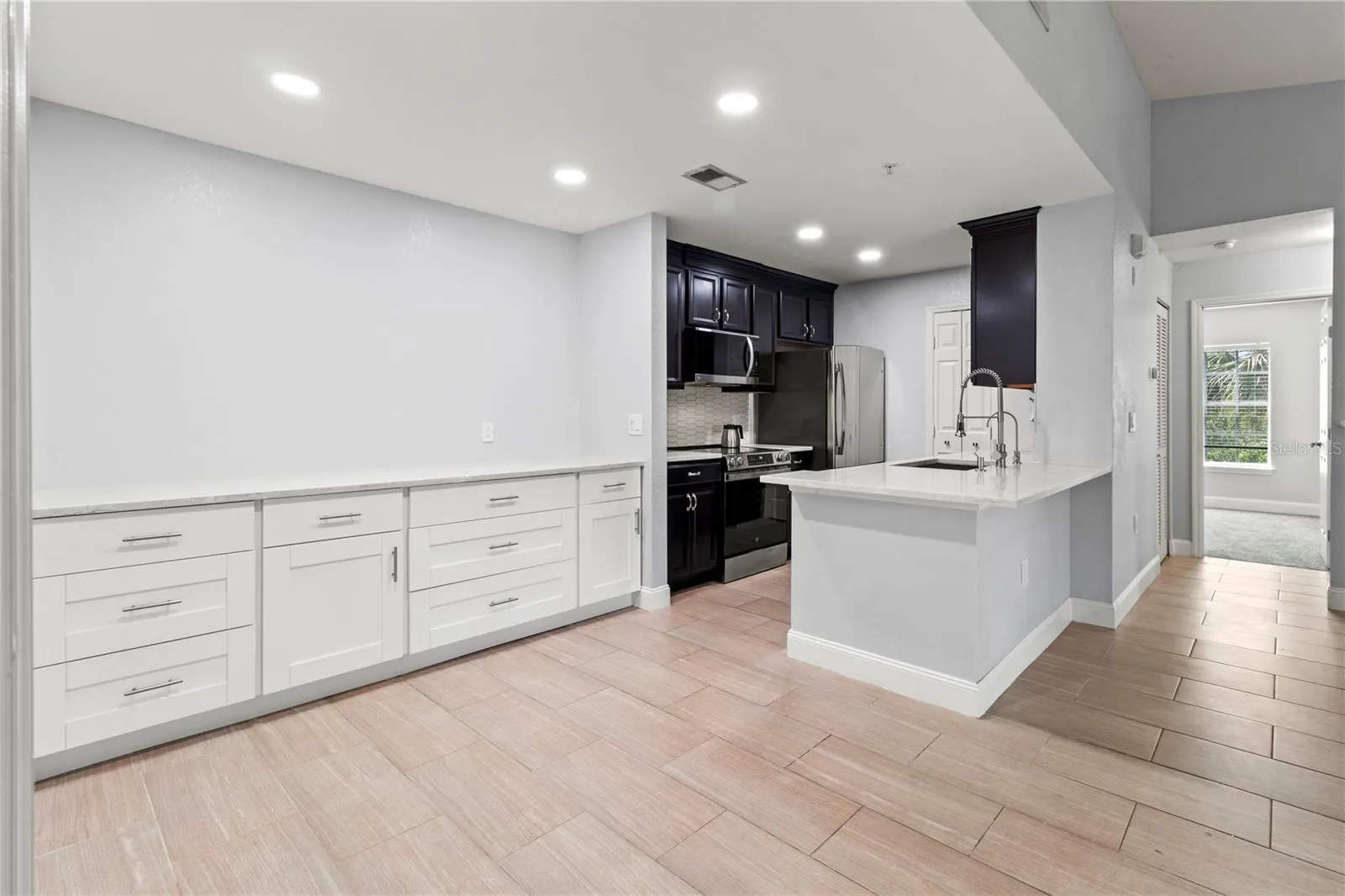 8911 MANOR LOOP #204, #204