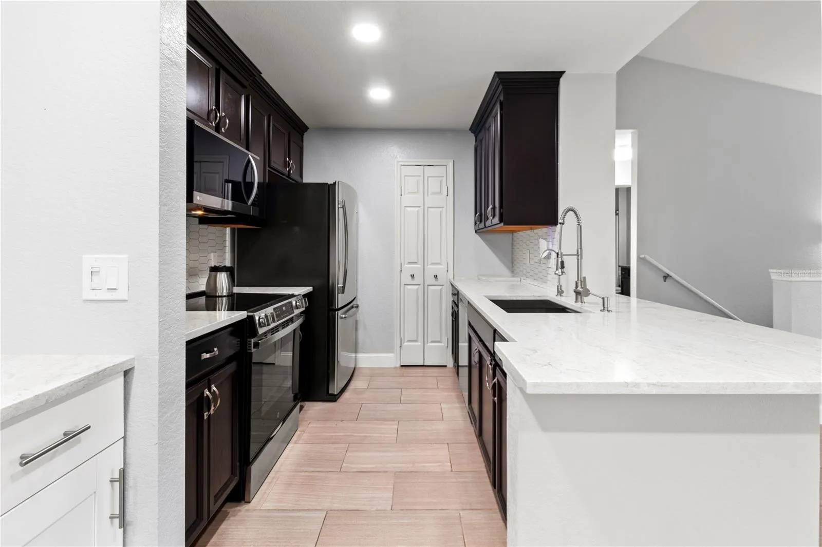 8911 MANOR LOOP #204, #204