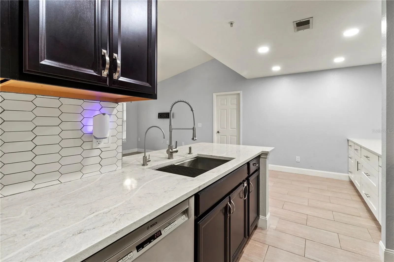 8911 MANOR LOOP #204, #204