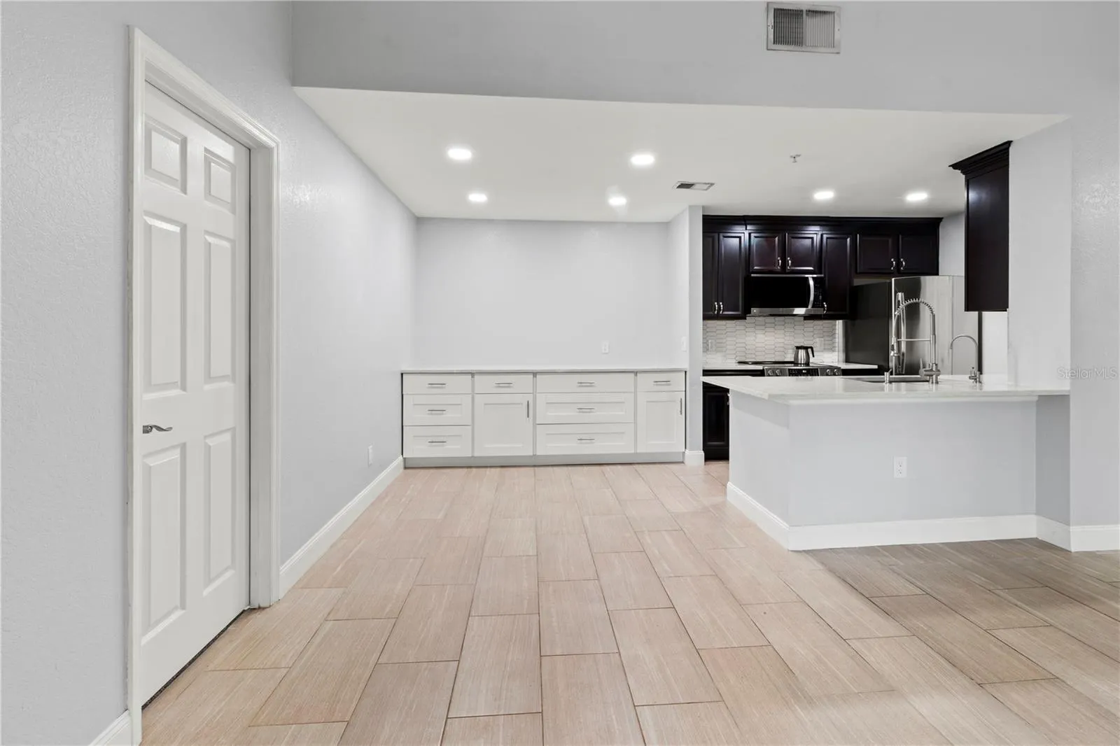 8911 MANOR LOOP #204, #204