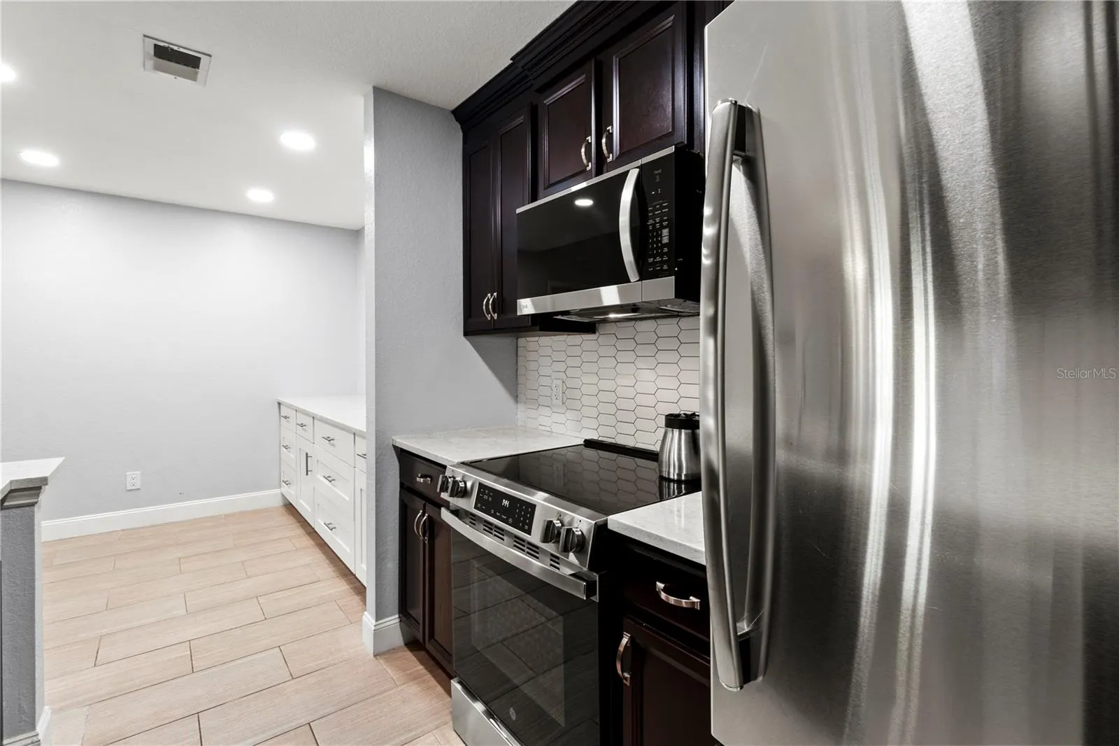 8911 MANOR LOOP #204, #204