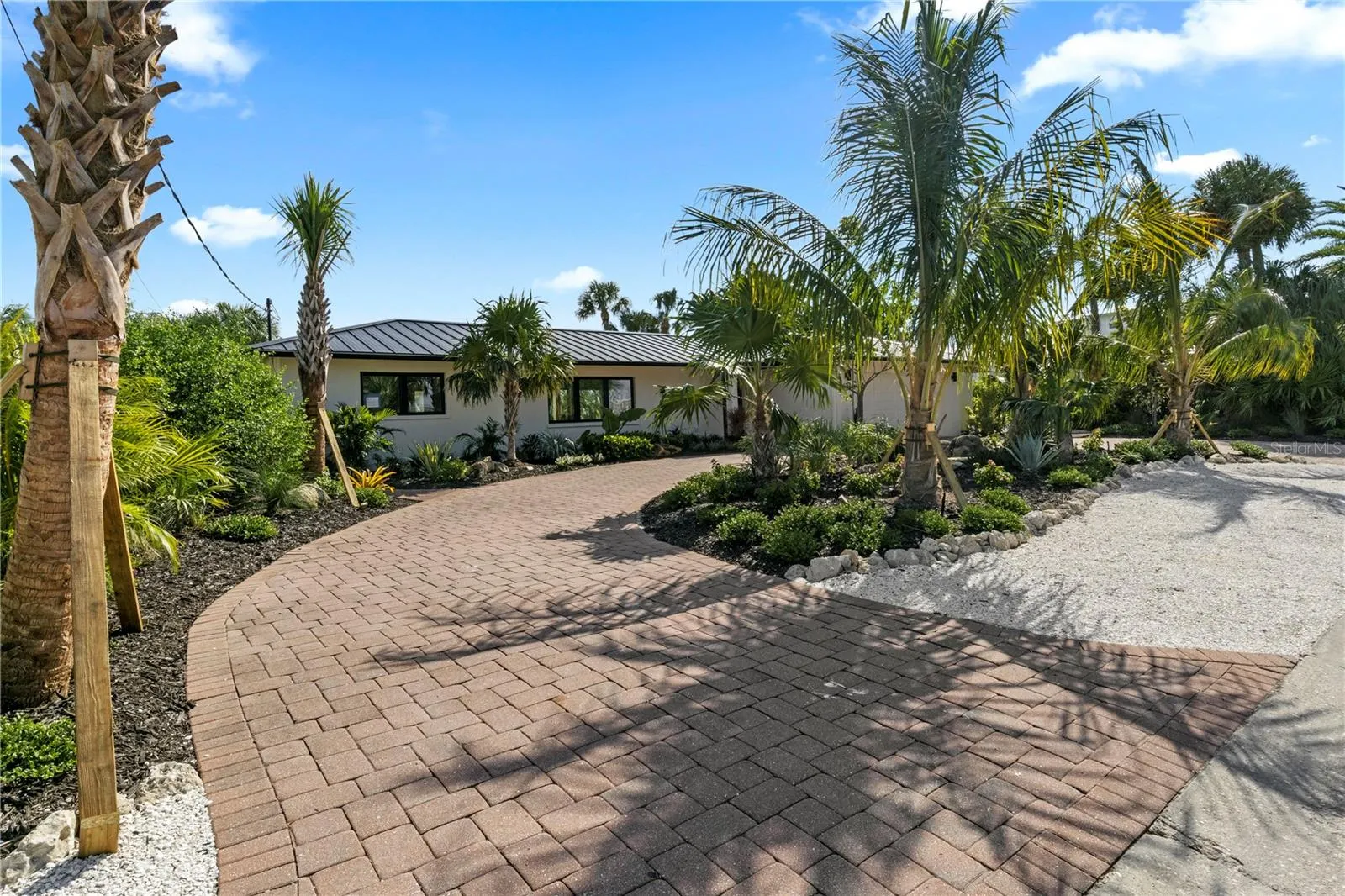 624 DUNDEE LN