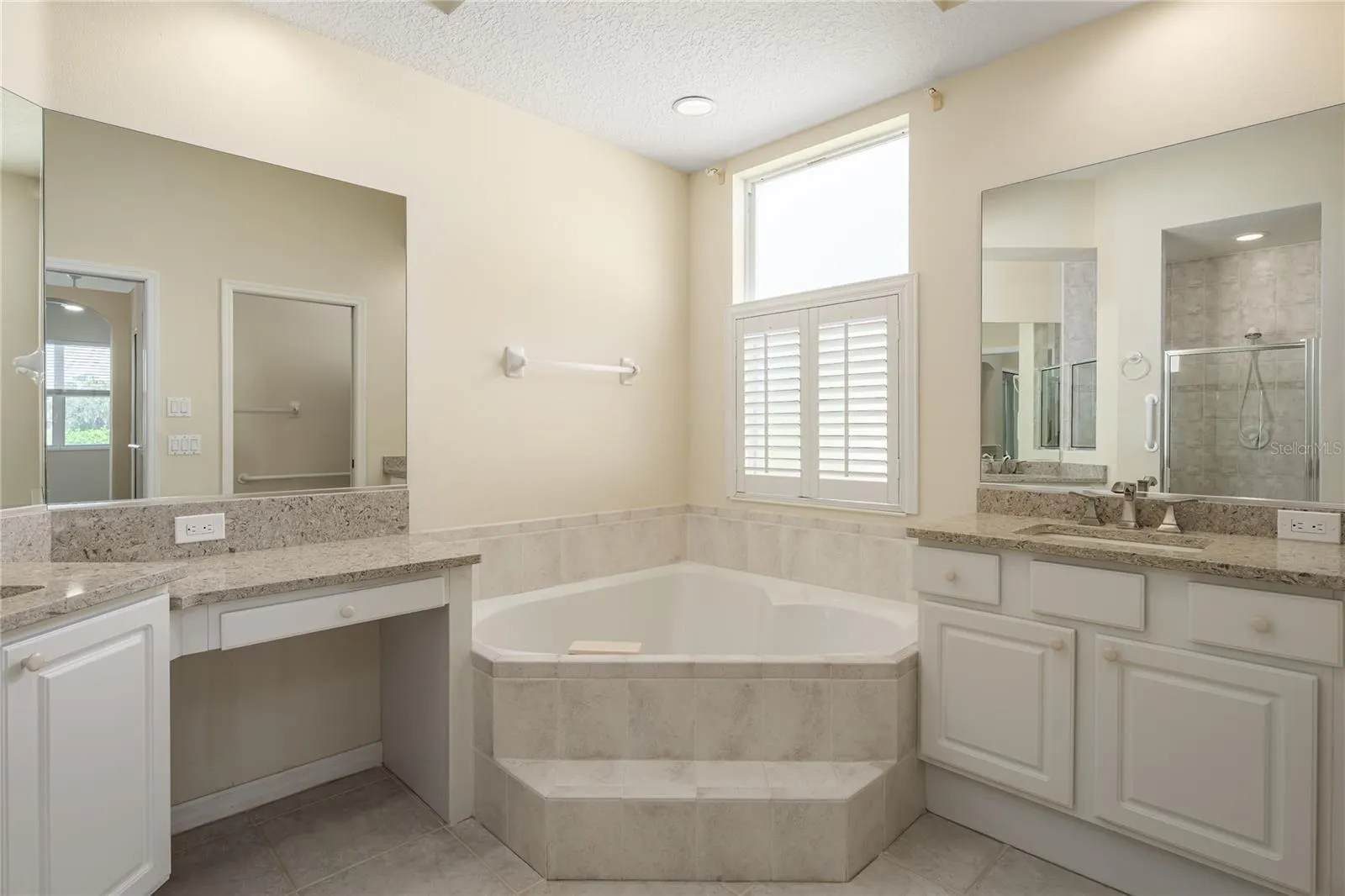 731 PLANTERS MANOR WAY