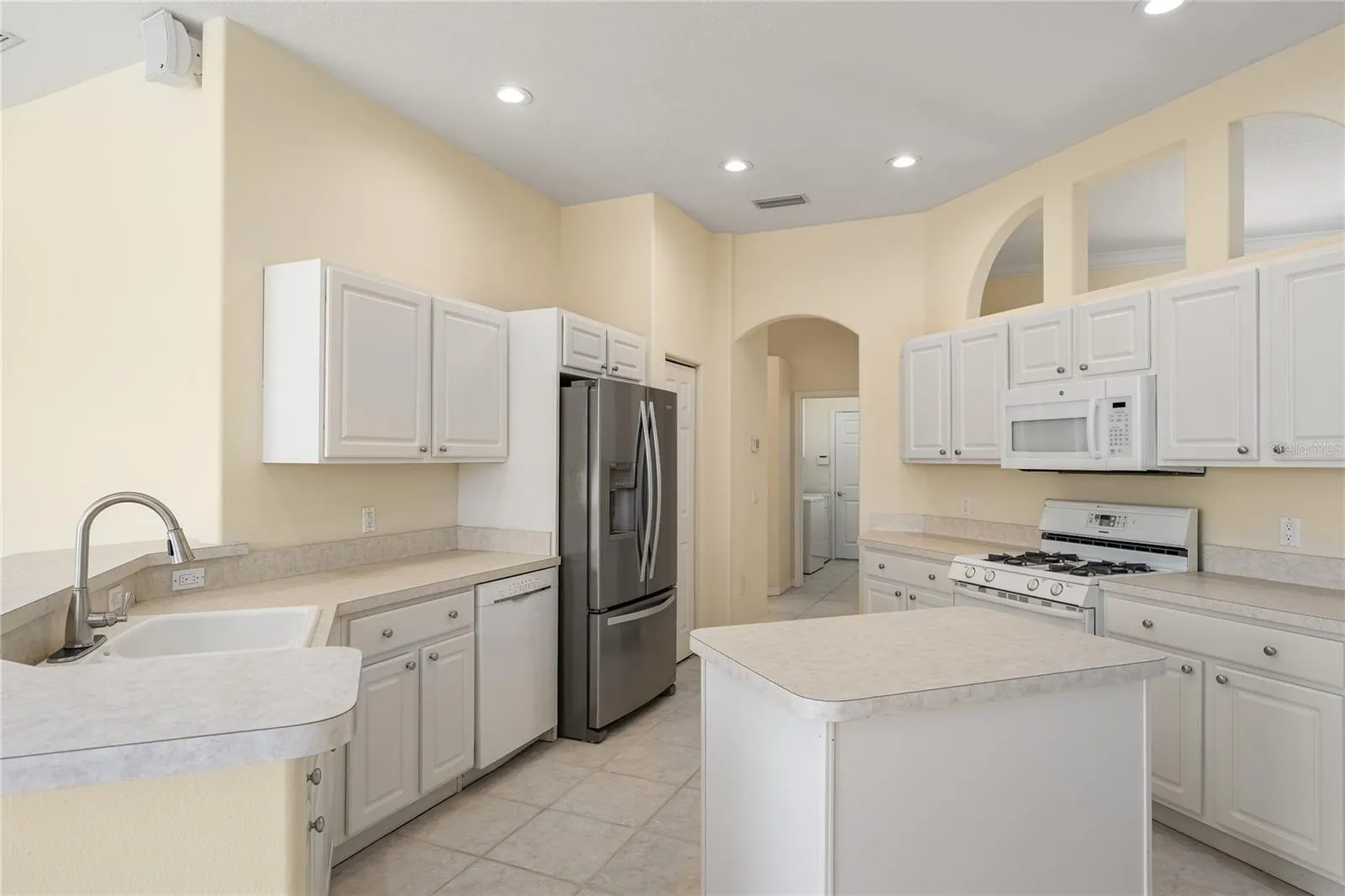 731 PLANTERS MANOR WAY