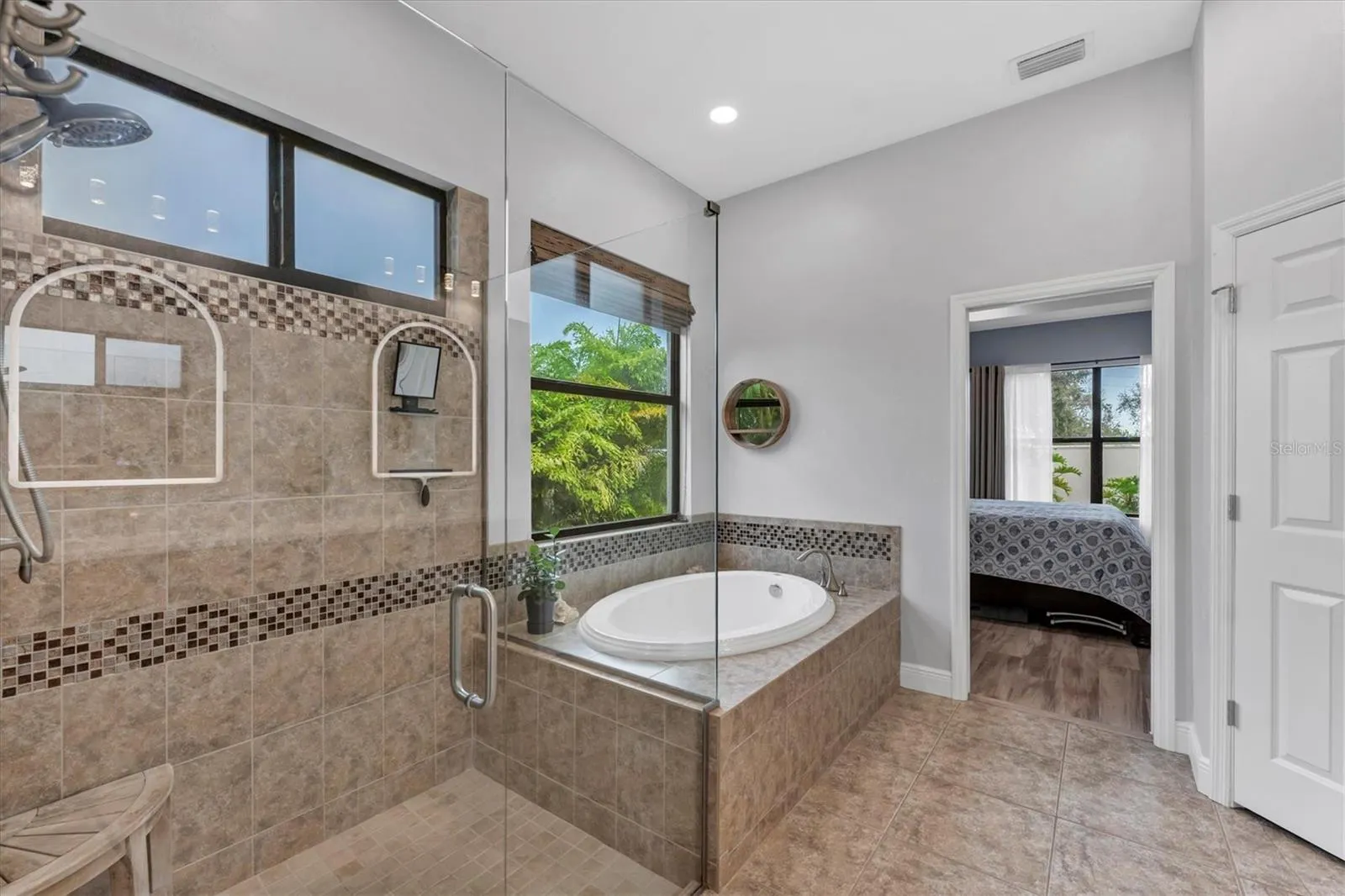 5819 TITLE ROW DR