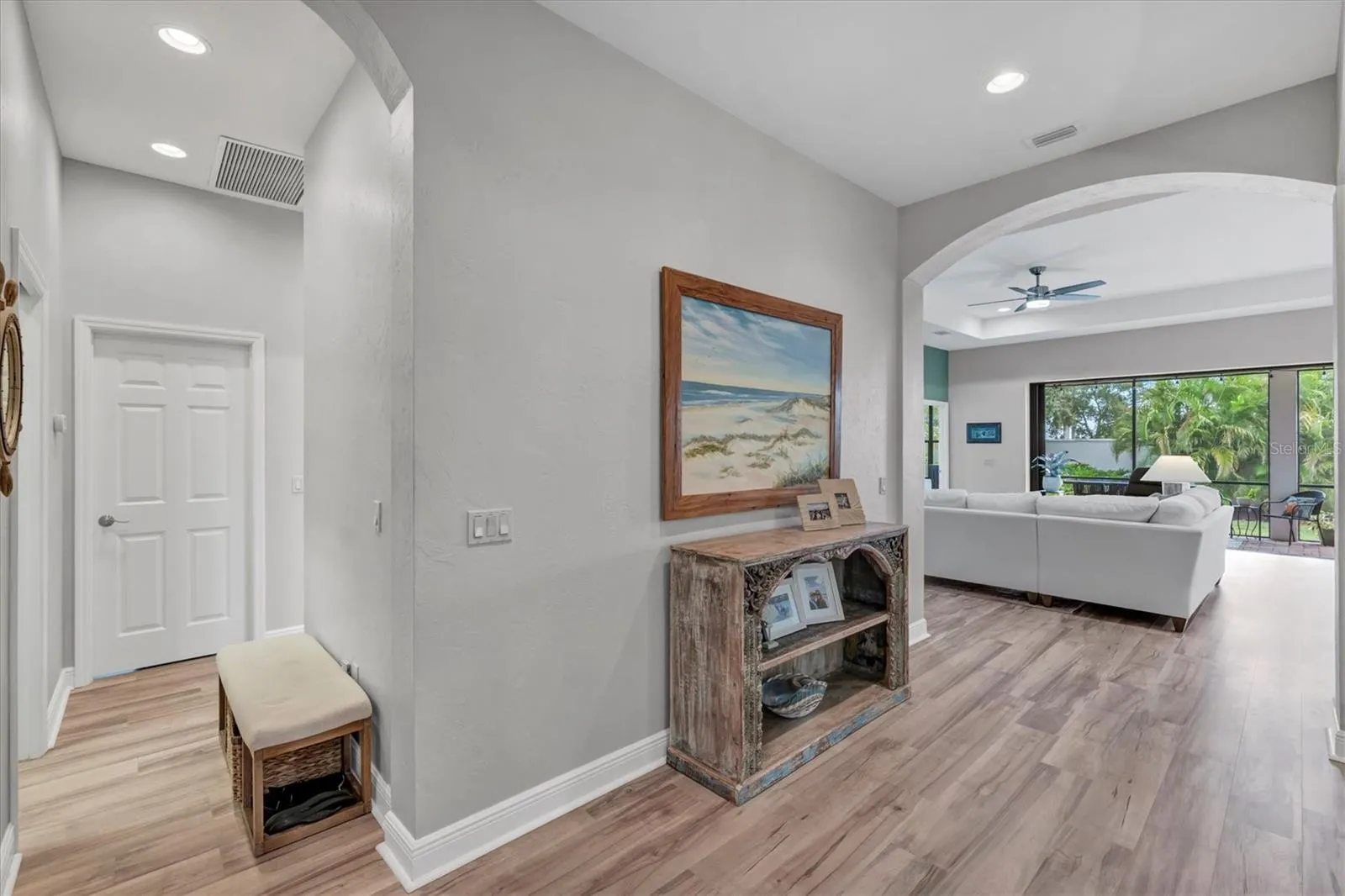 5819 TITLE ROW DR