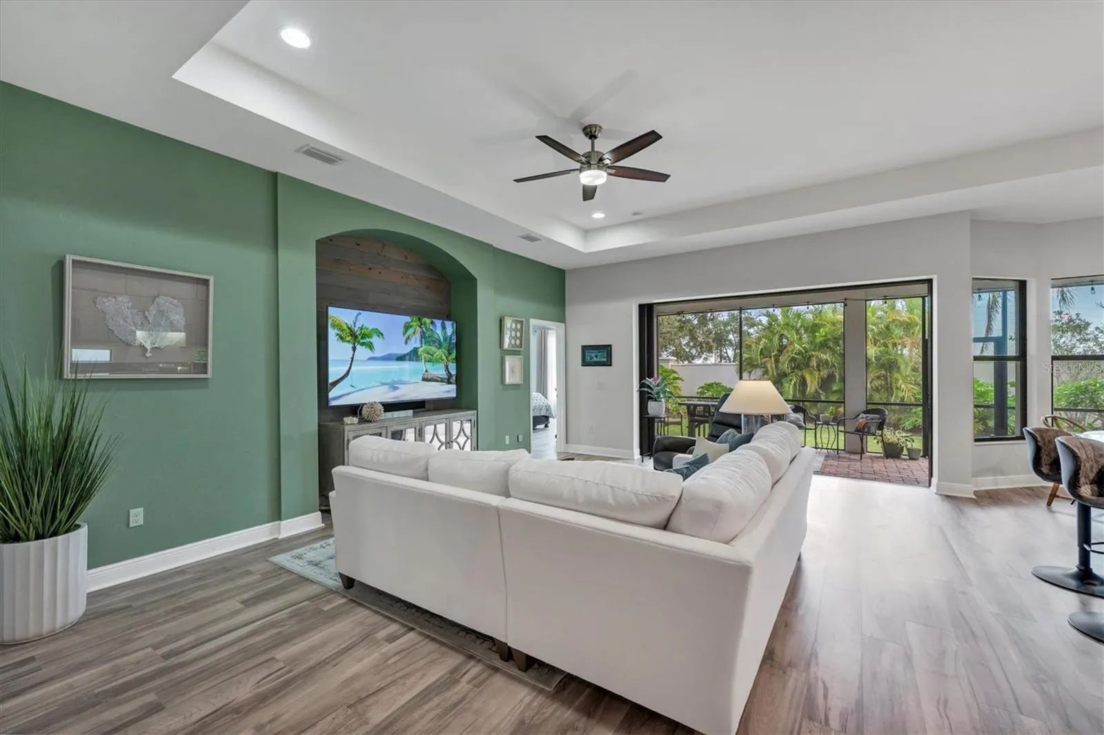 5819 TITLE ROW DR