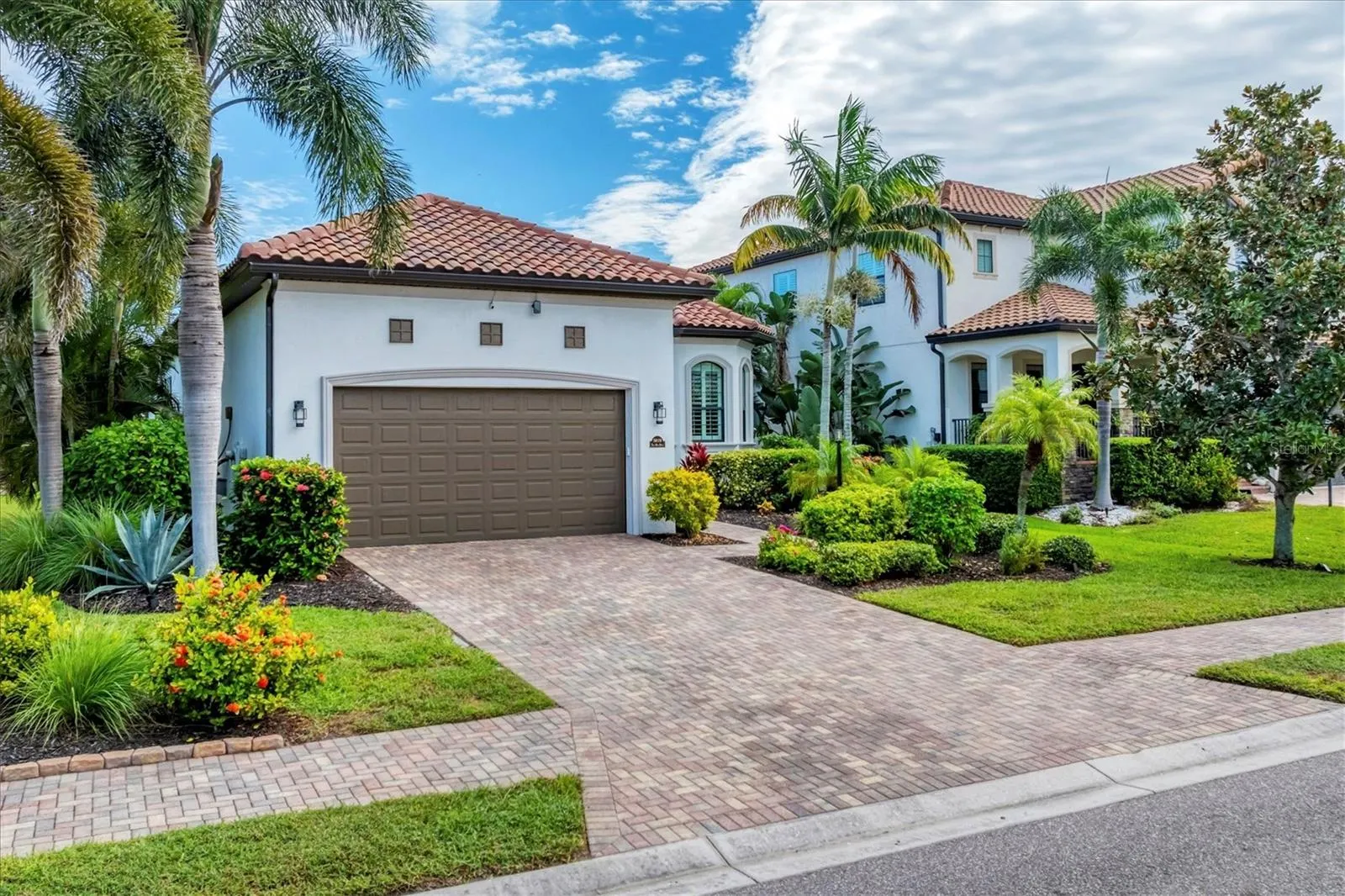 5819 TITLE ROW DR